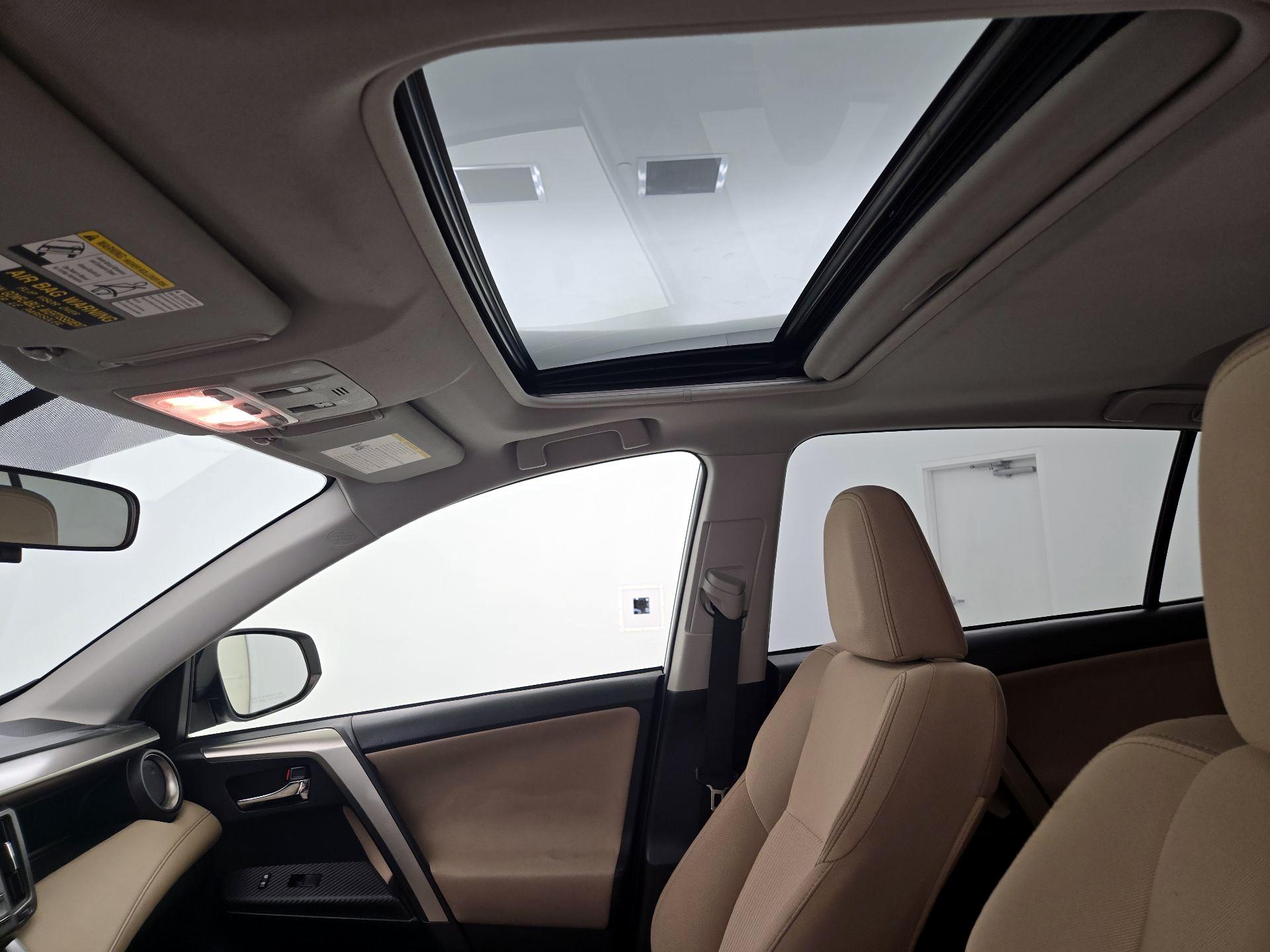 Thumbnail: 2015 Toyota RAV4 - 19