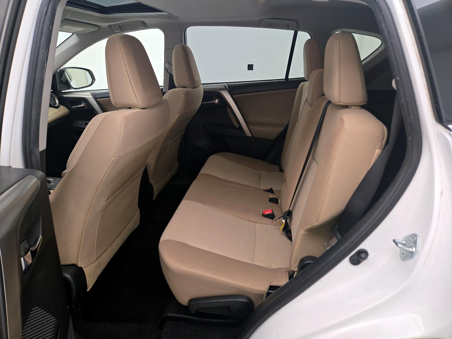 Thumbnail: 2015 Toyota RAV4 - 20