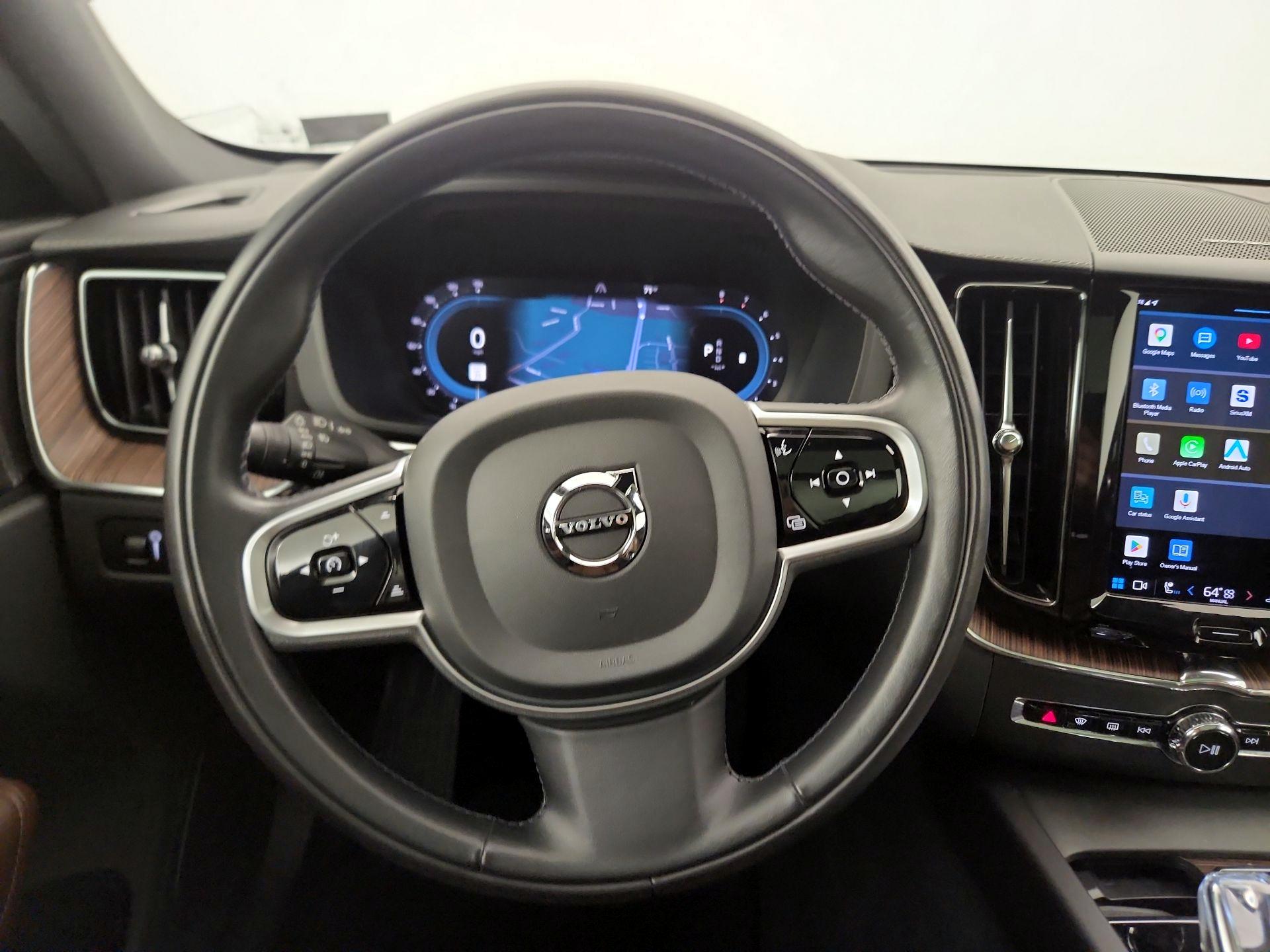 Thumbnail: 2022 Volvo XC60 - 10