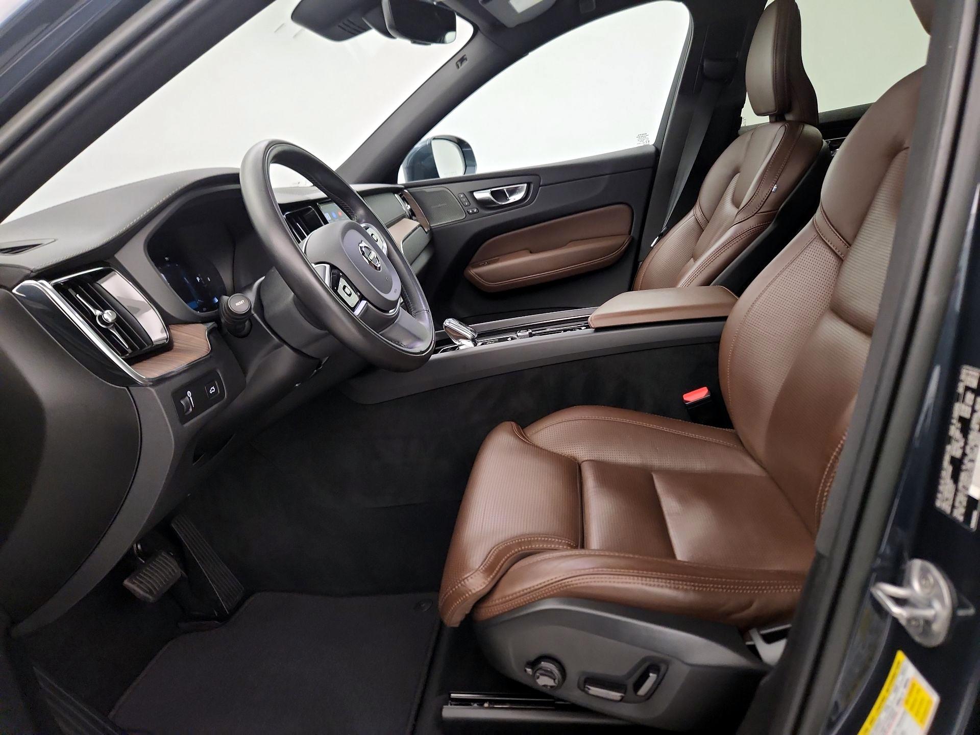 Thumbnail: 2022 Volvo XC60 - 11