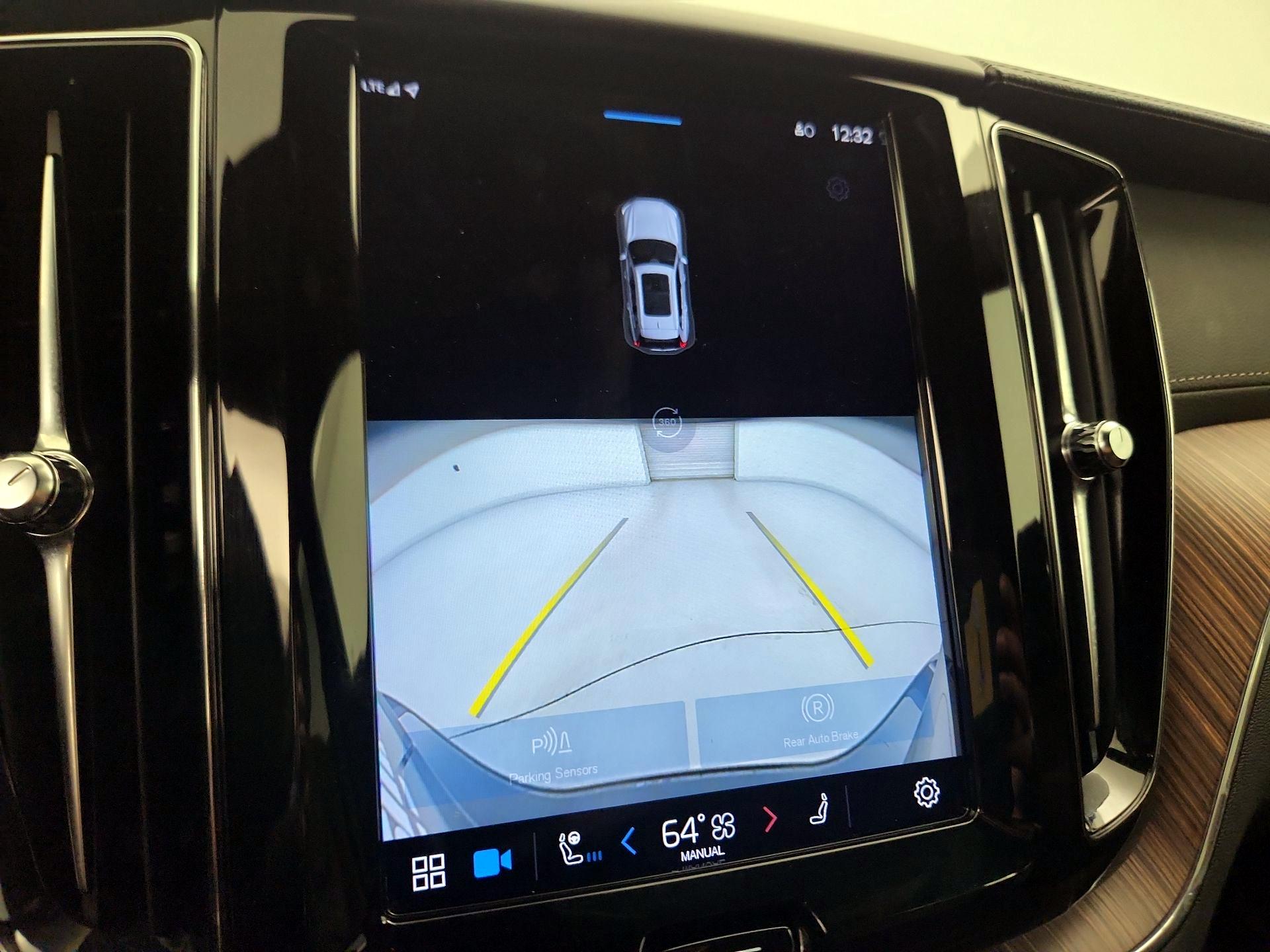 Thumbnail: 2022 Volvo XC60 - 14