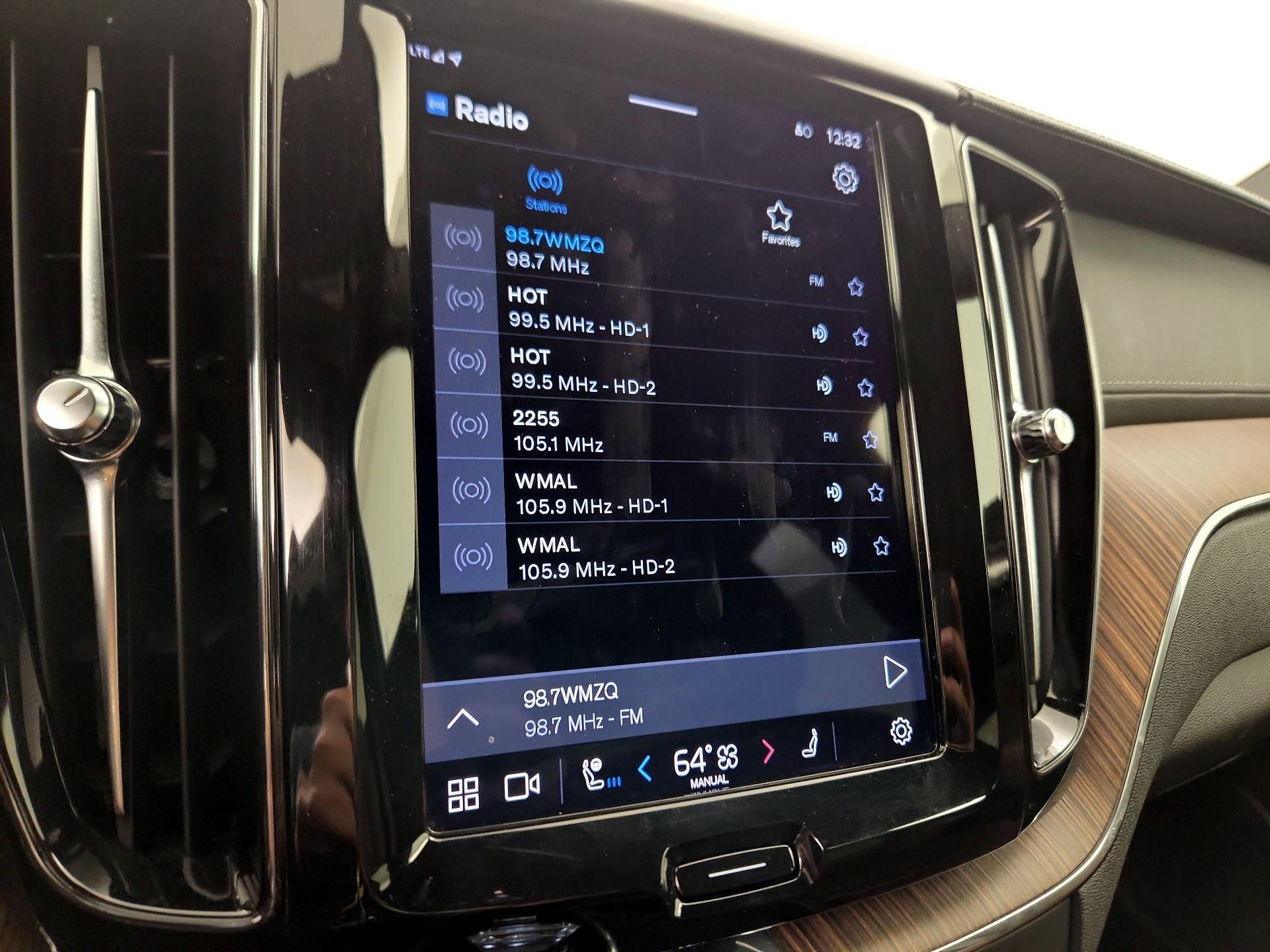 Thumbnail: 2022 Volvo XC60 - 15