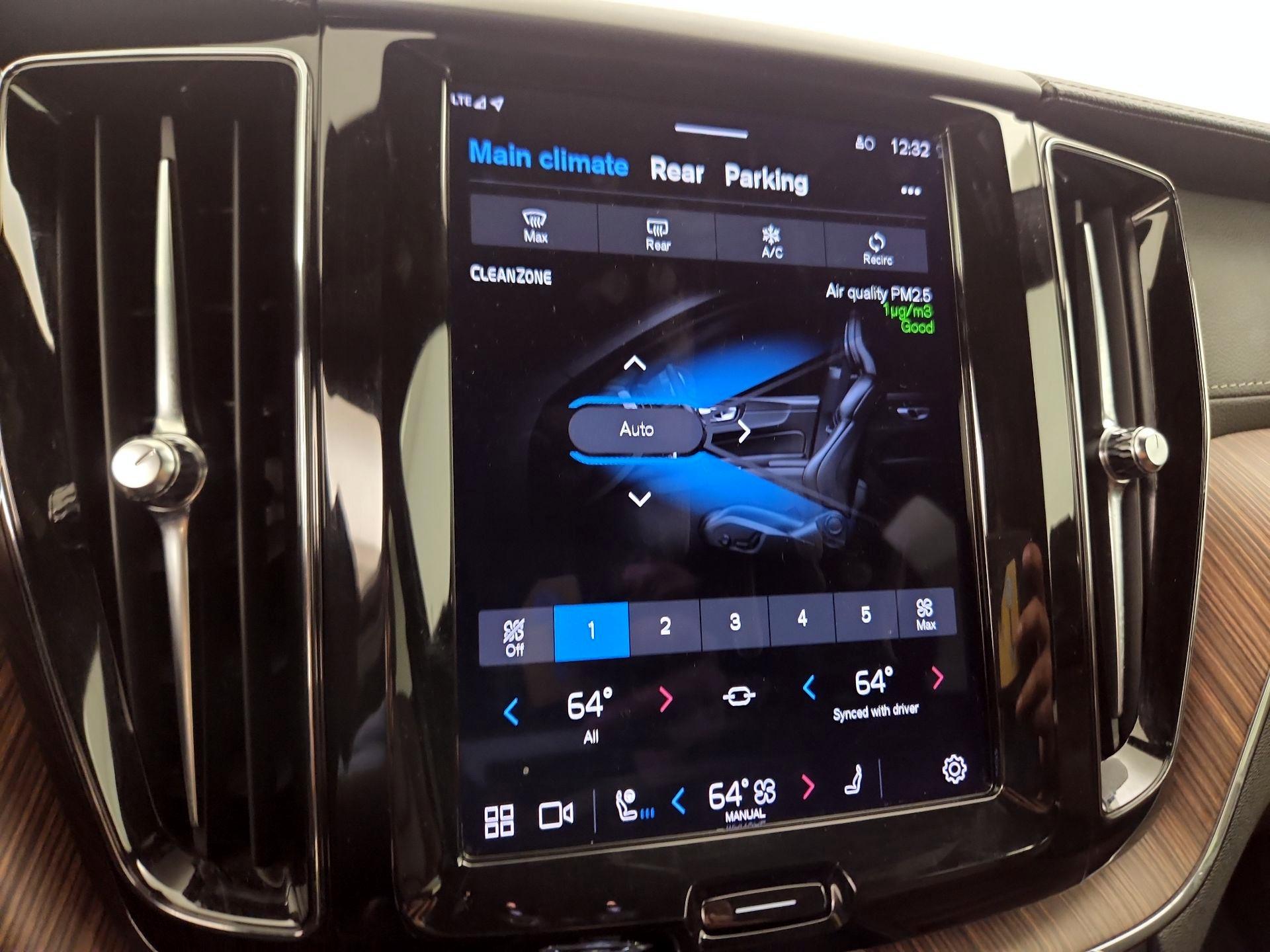 Thumbnail: 2022 Volvo XC60 - 16