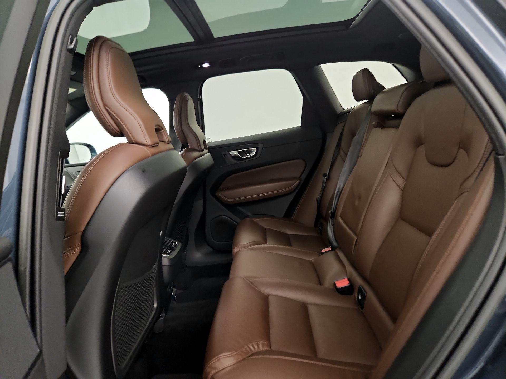 Thumbnail: 2022 Volvo XC60 - 20