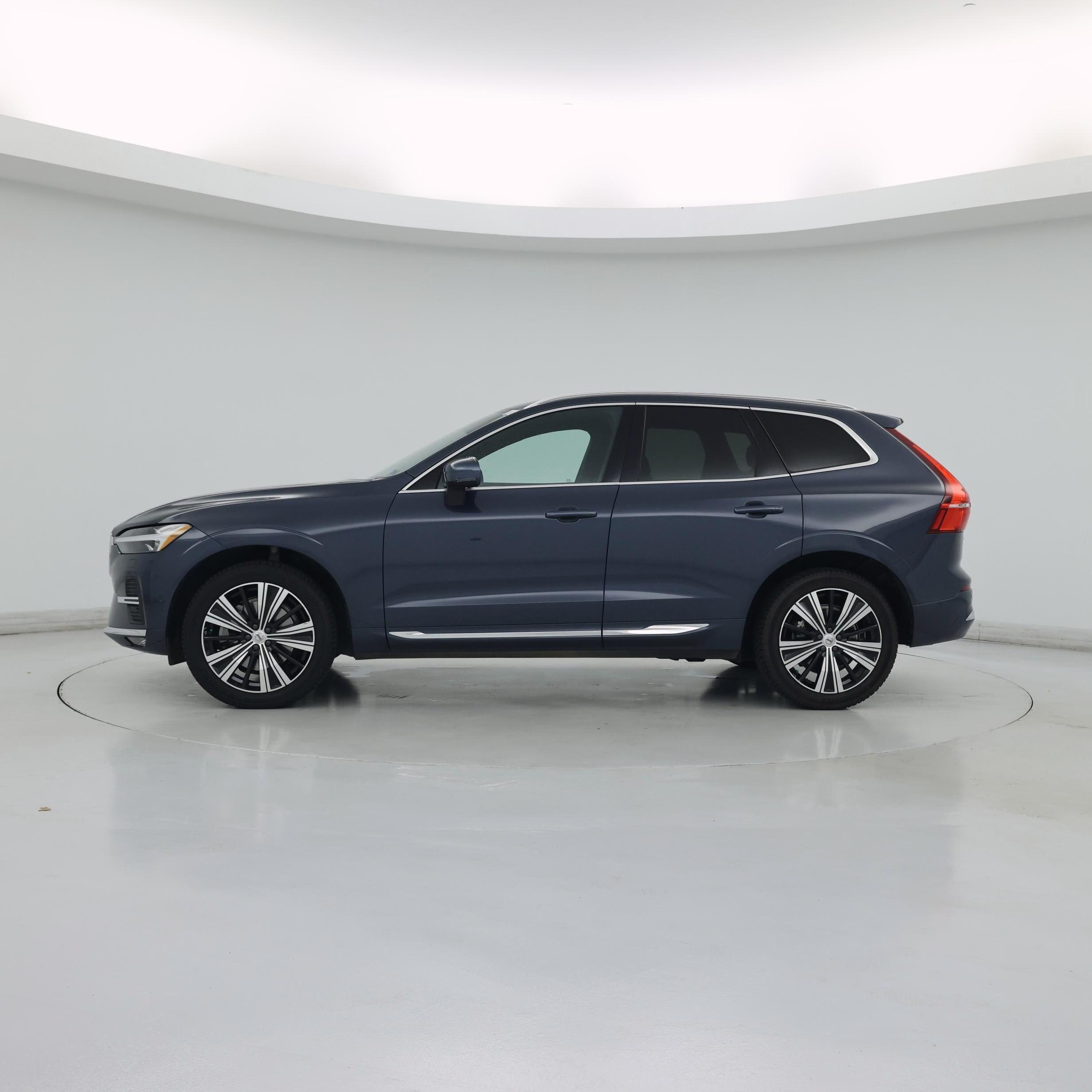 Thumbnail: 2022 Volvo XC60 - 3