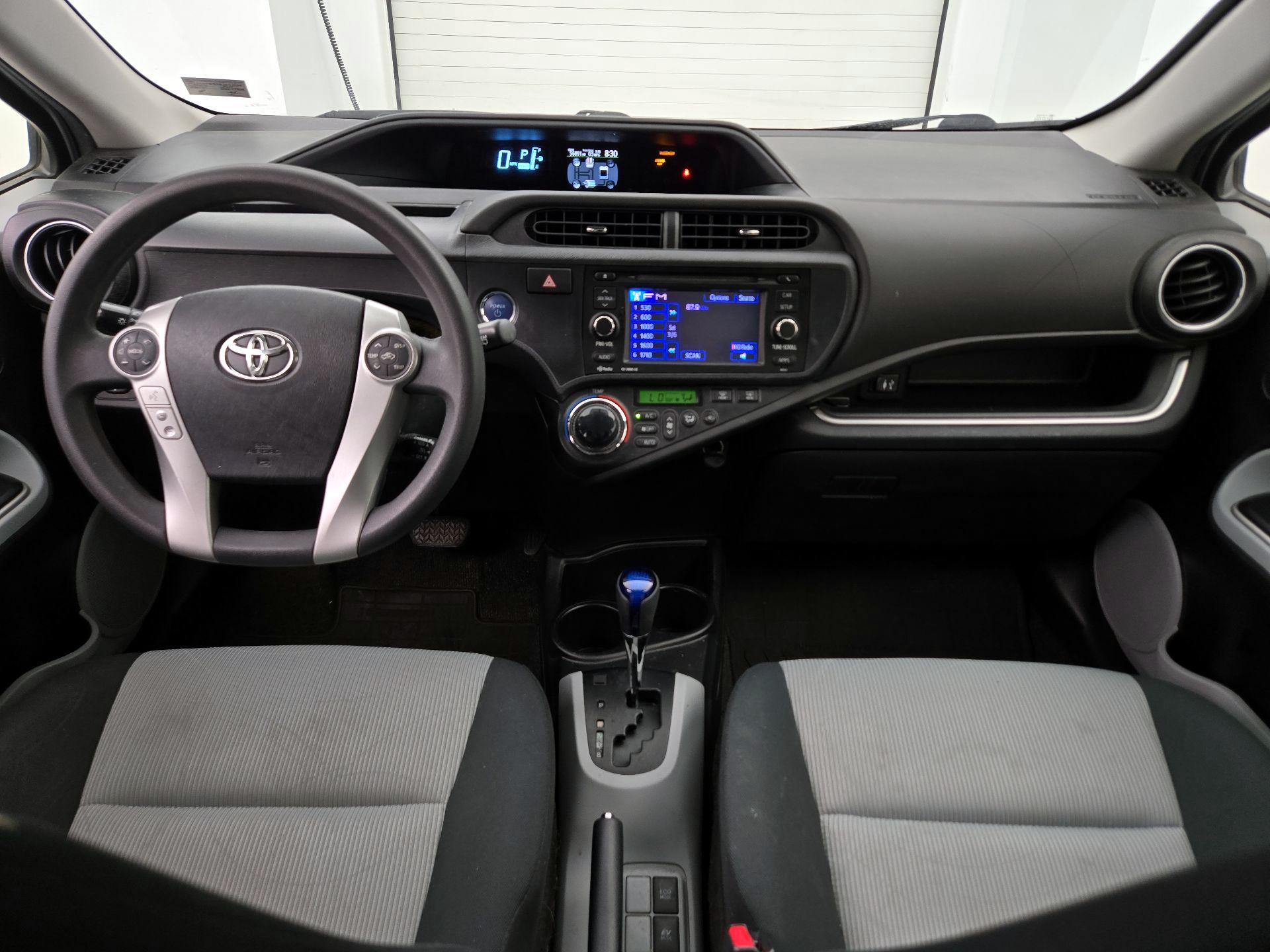 Thumbnail: 2014 Toyota Prius c - 9
