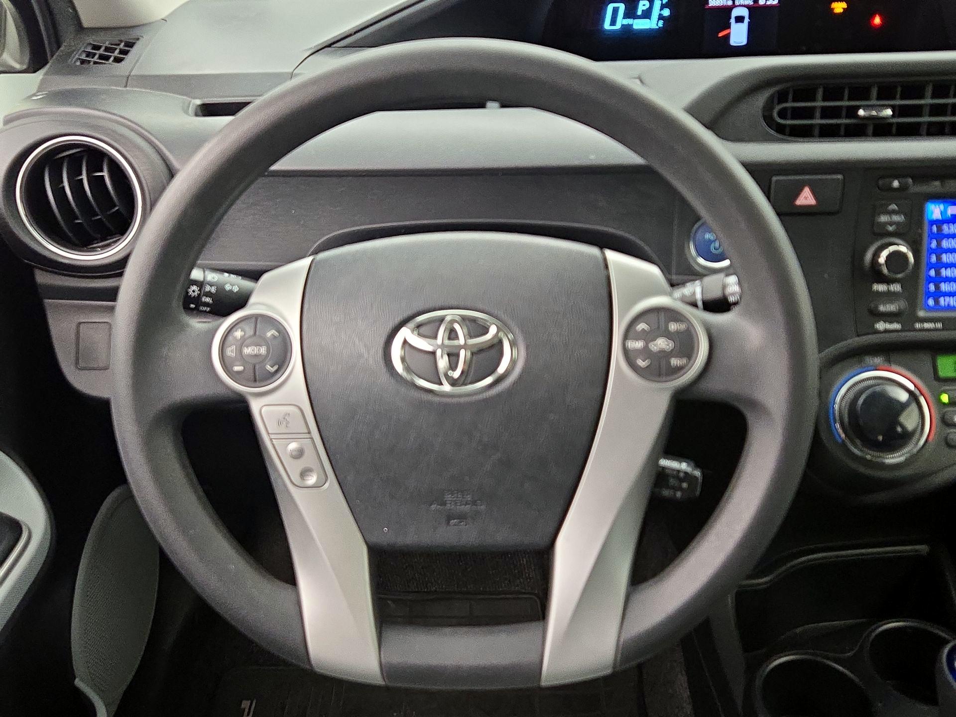 Thumbnail: 2014 Toyota Prius c - 10