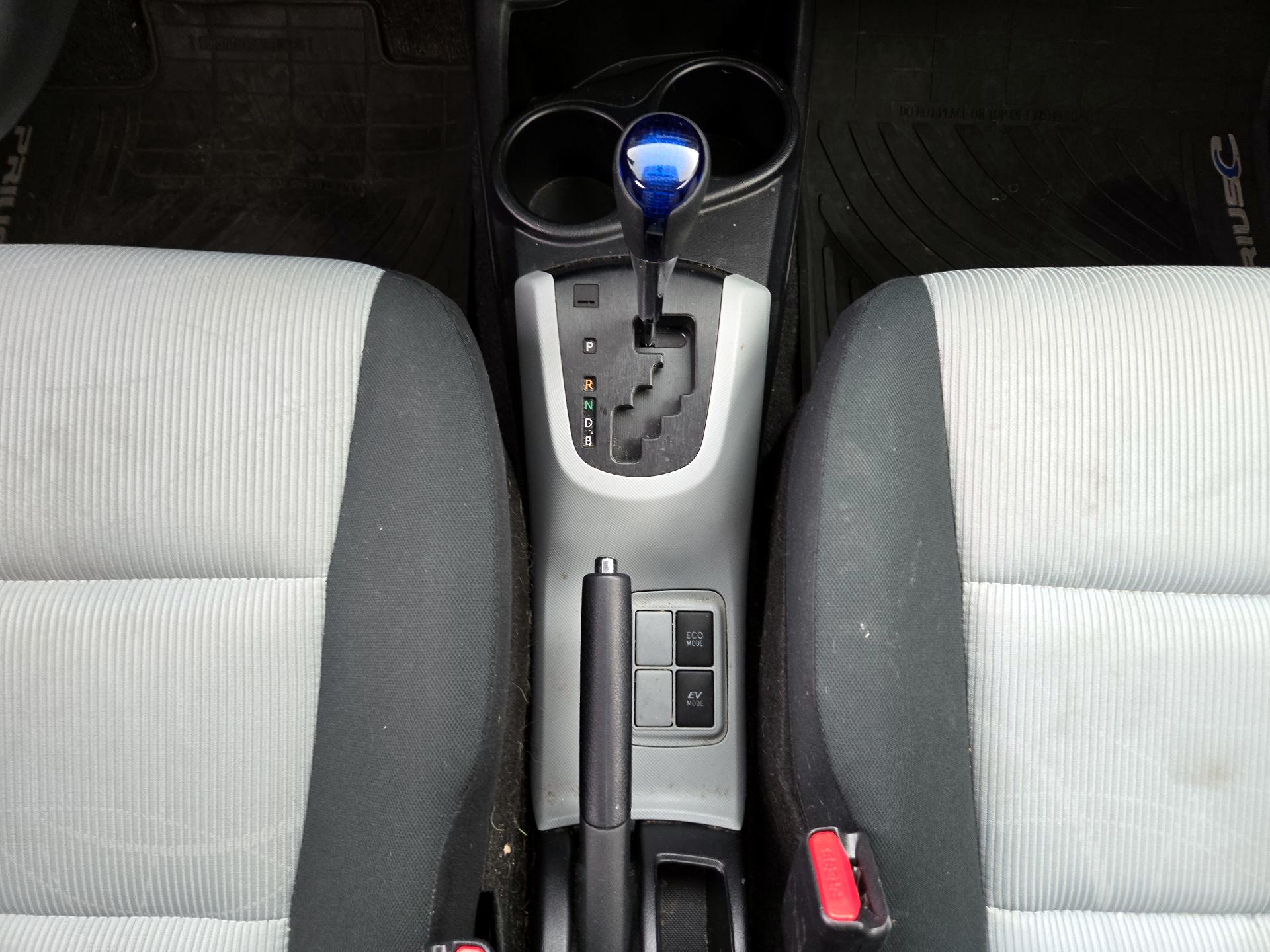 Thumbnail: 2014 Toyota Prius c - 17