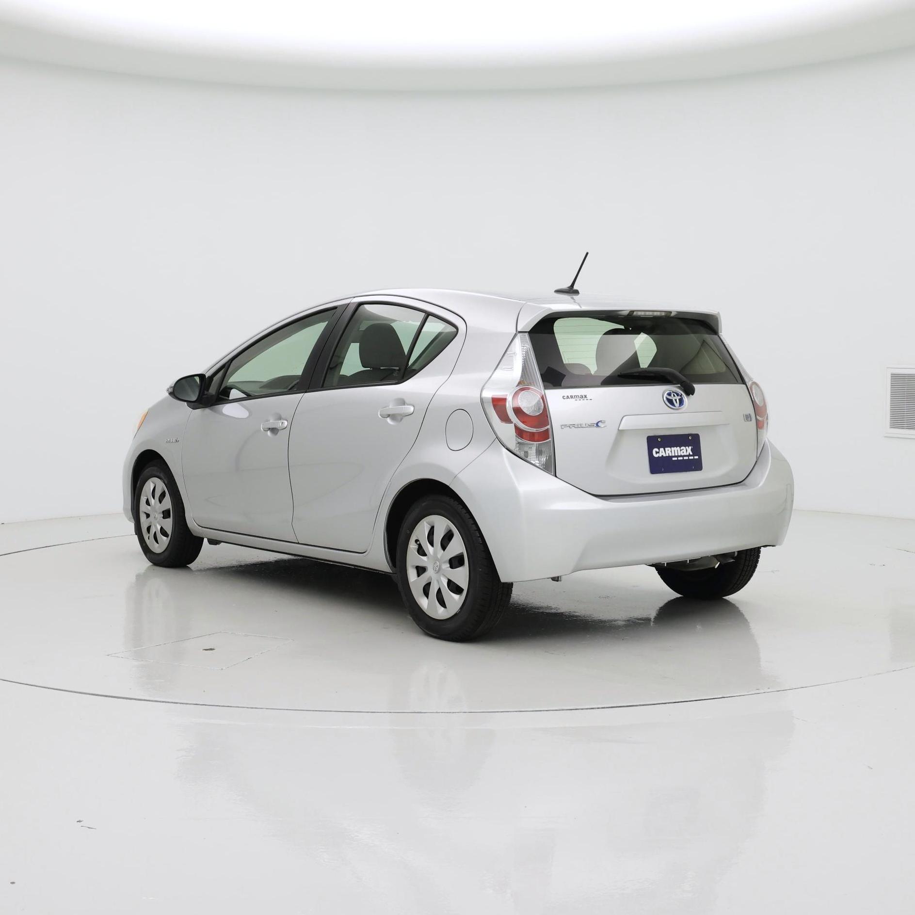 Thumbnail: 2014 Toyota Prius c - 2