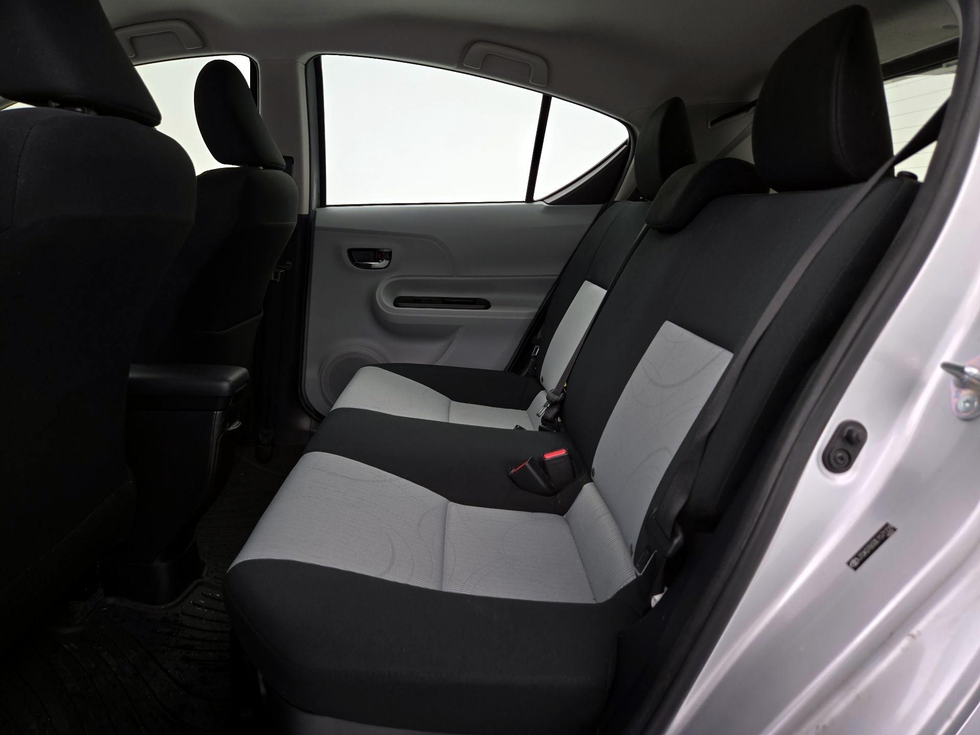 Thumbnail: 2014 Toyota Prius c - 19