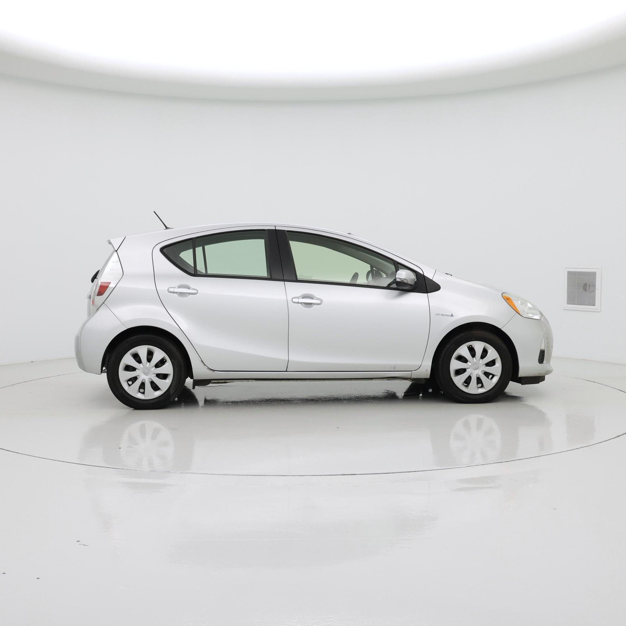 Thumbnail: 2014 Toyota Prius c - 7