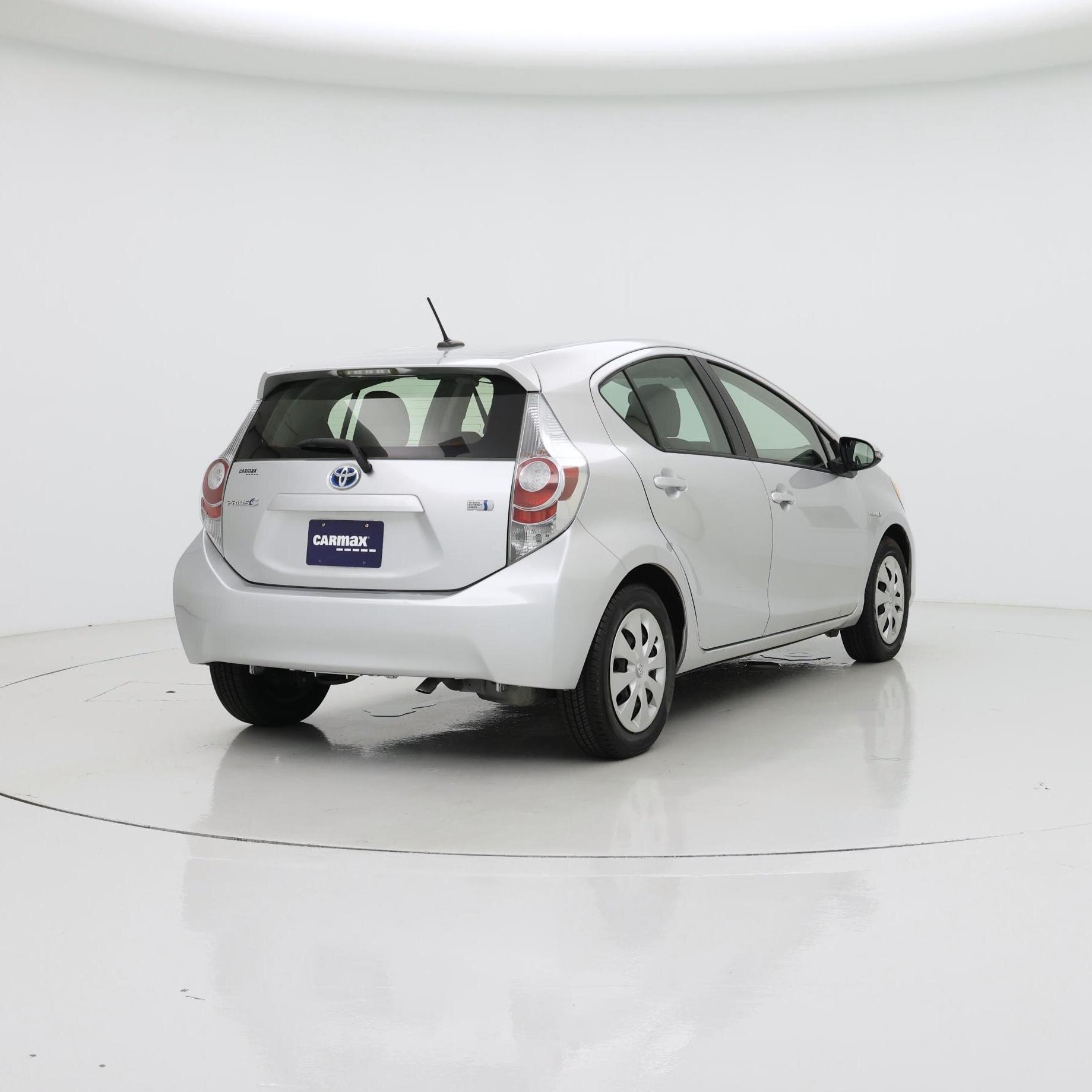 Thumbnail: 2014 Toyota Prius c - 8