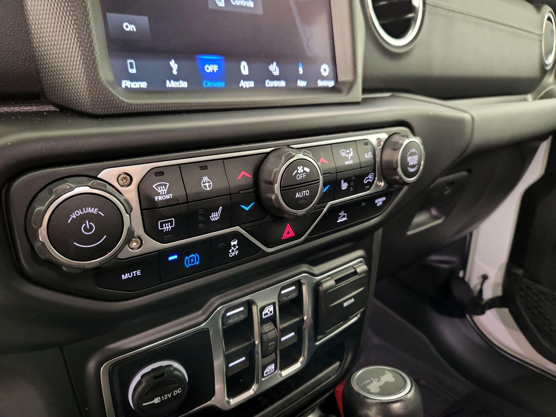 Thumbnail: 2022 Jeep Wrangler - 17