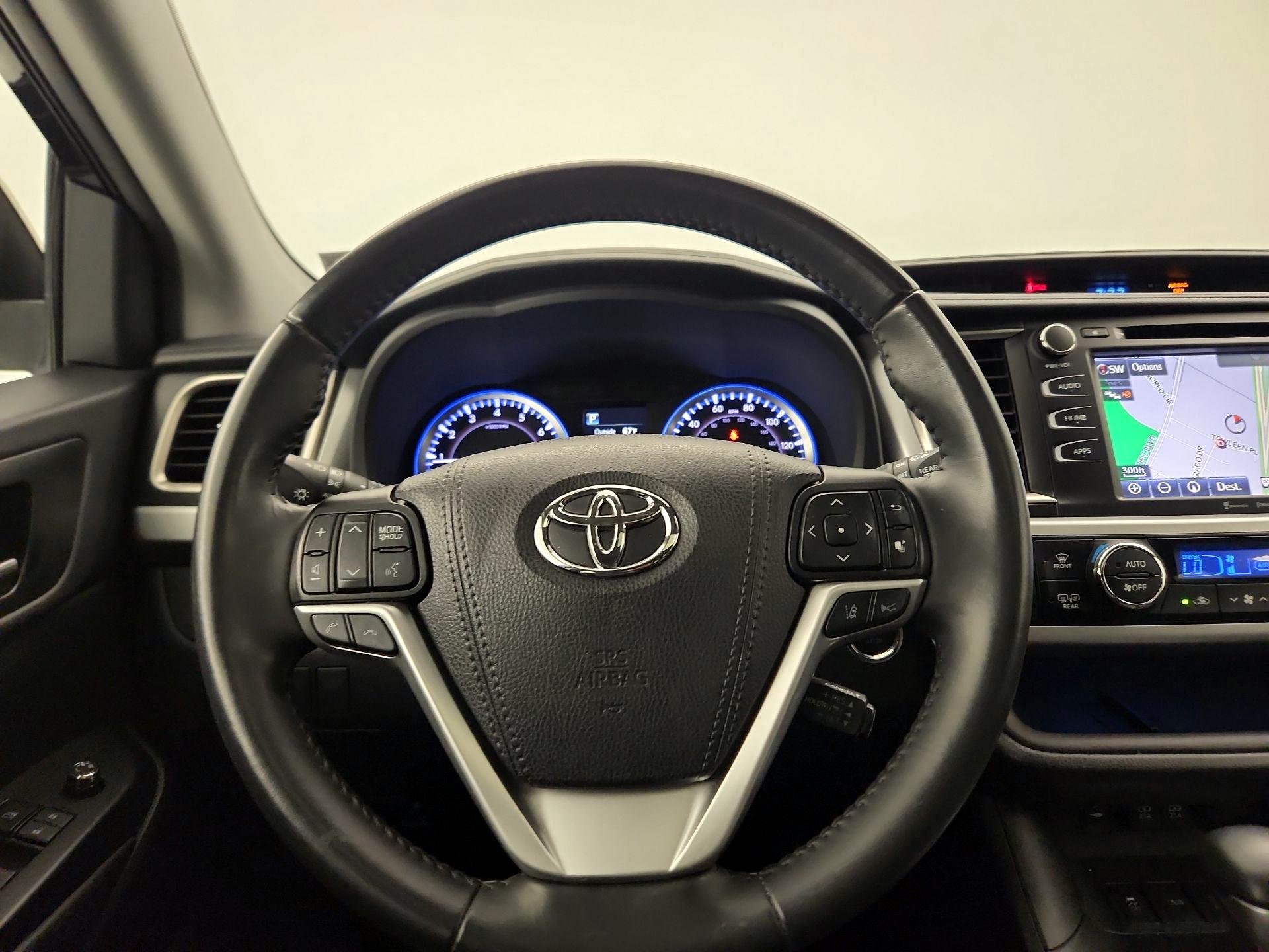 Thumbnail: 2019 Toyota Highlander - 10