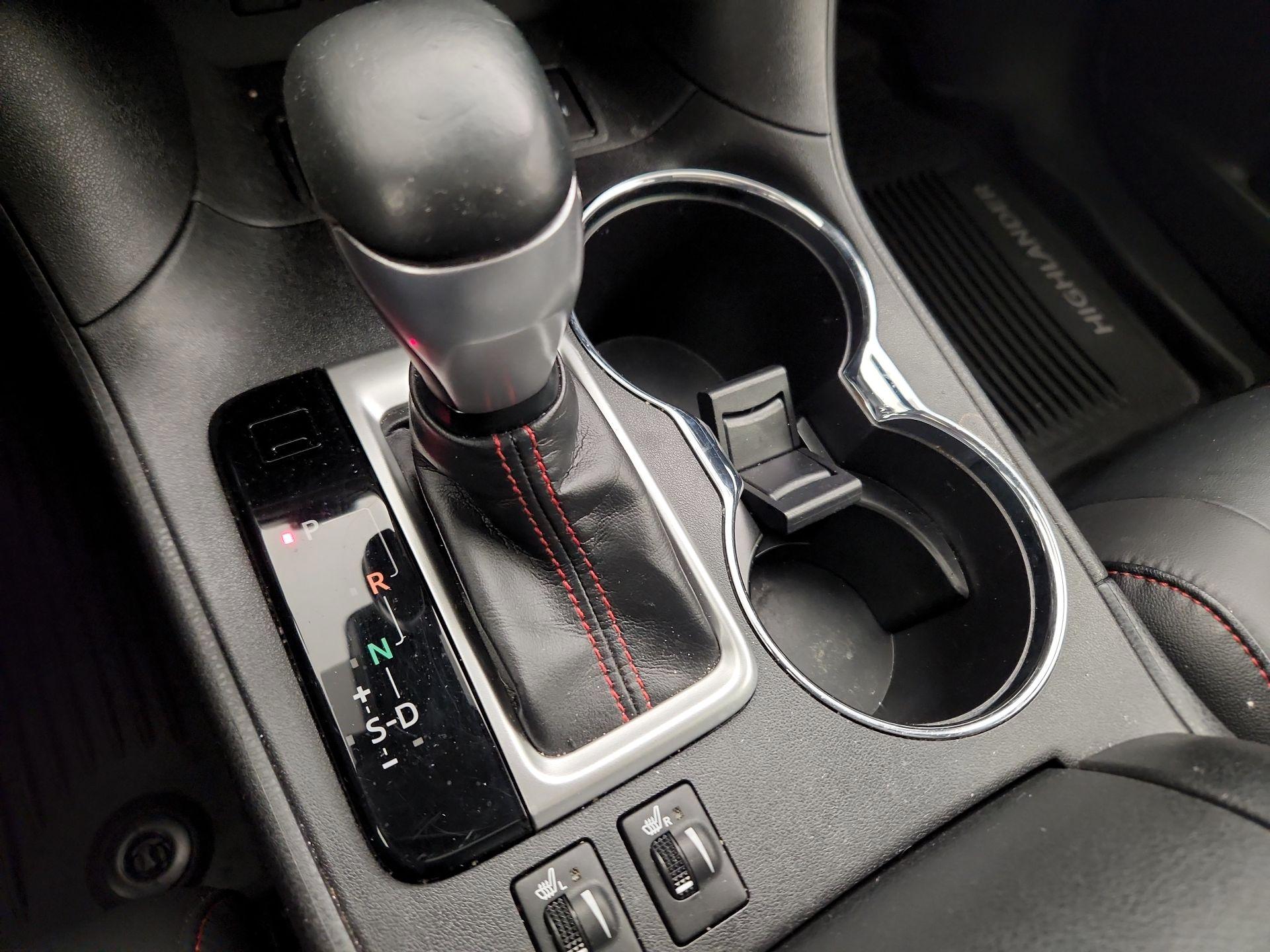 Thumbnail: 2019 Toyota Highlander - 18