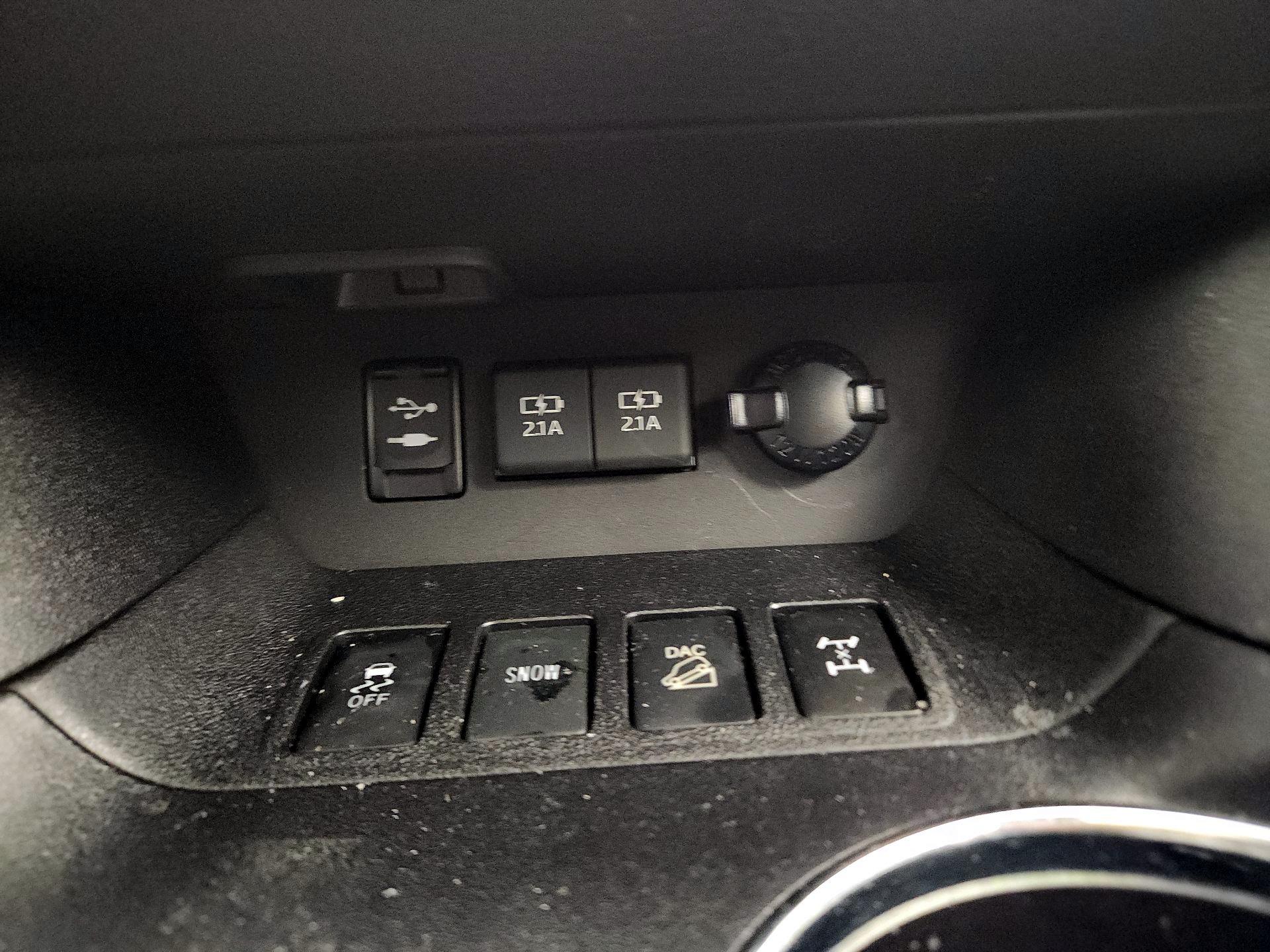 Thumbnail: 2019 Toyota Highlander - 19
