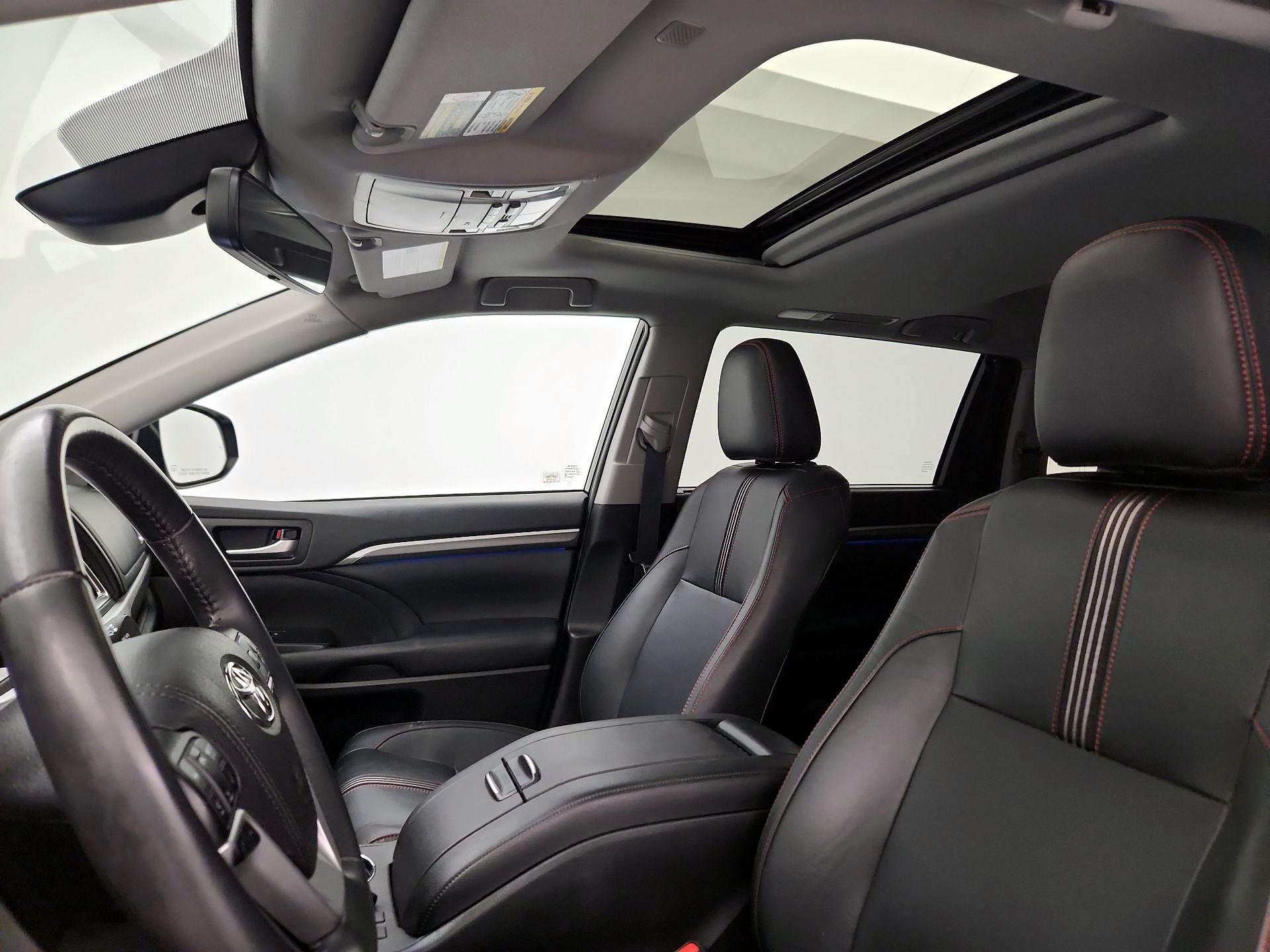 Thumbnail: 2019 Toyota Highlander - 20