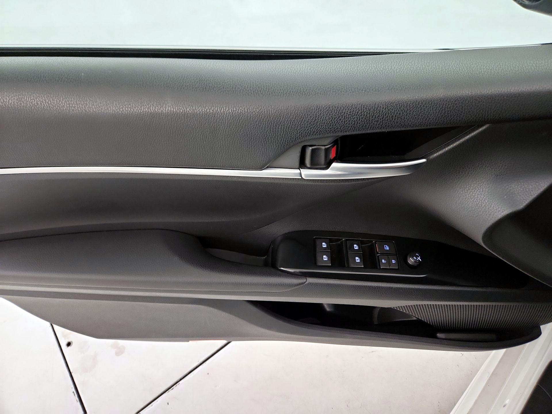 Thumbnail: 2018 Toyota Camry - 12