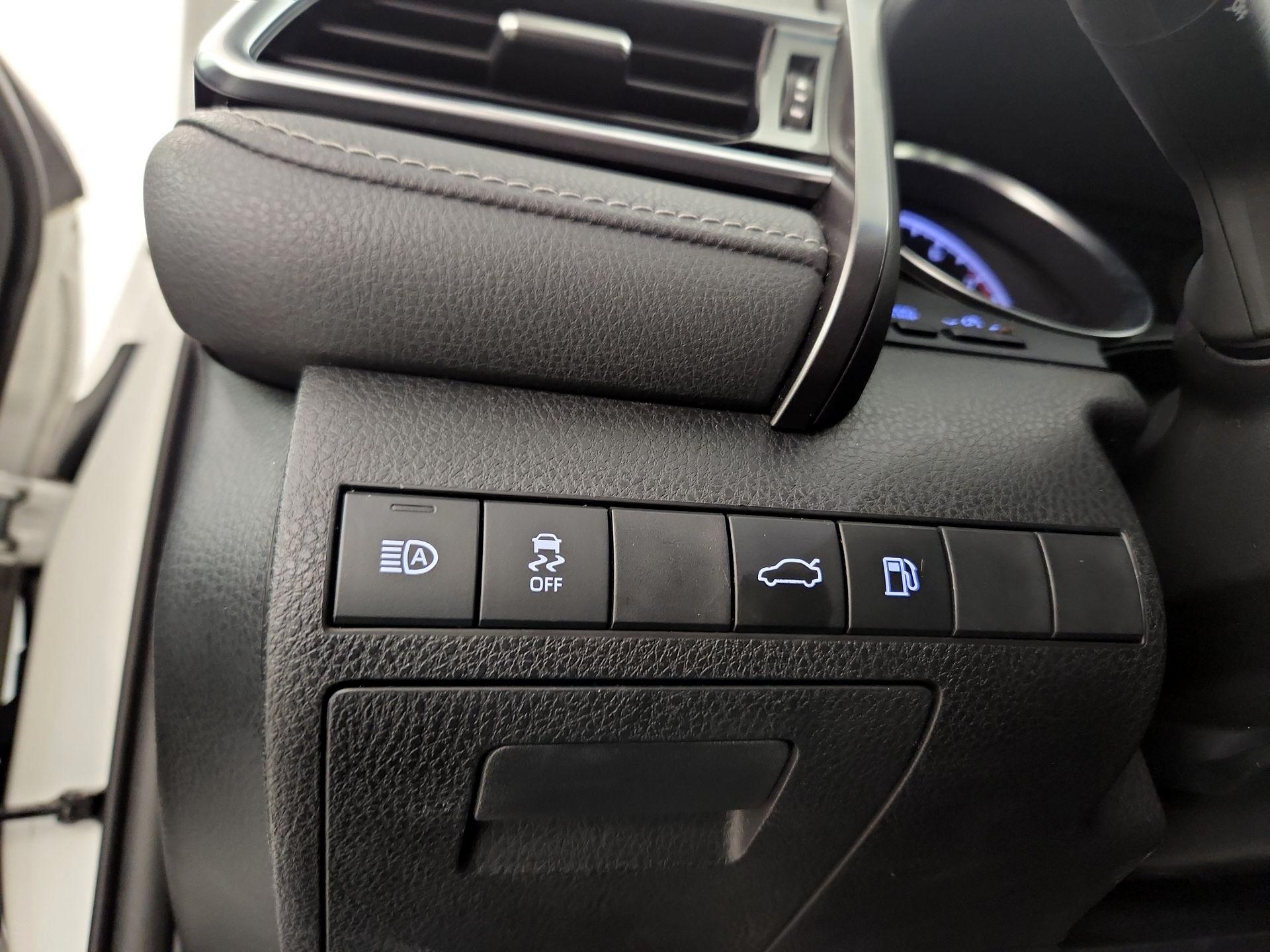 Thumbnail: 2018 Toyota Camry - 13