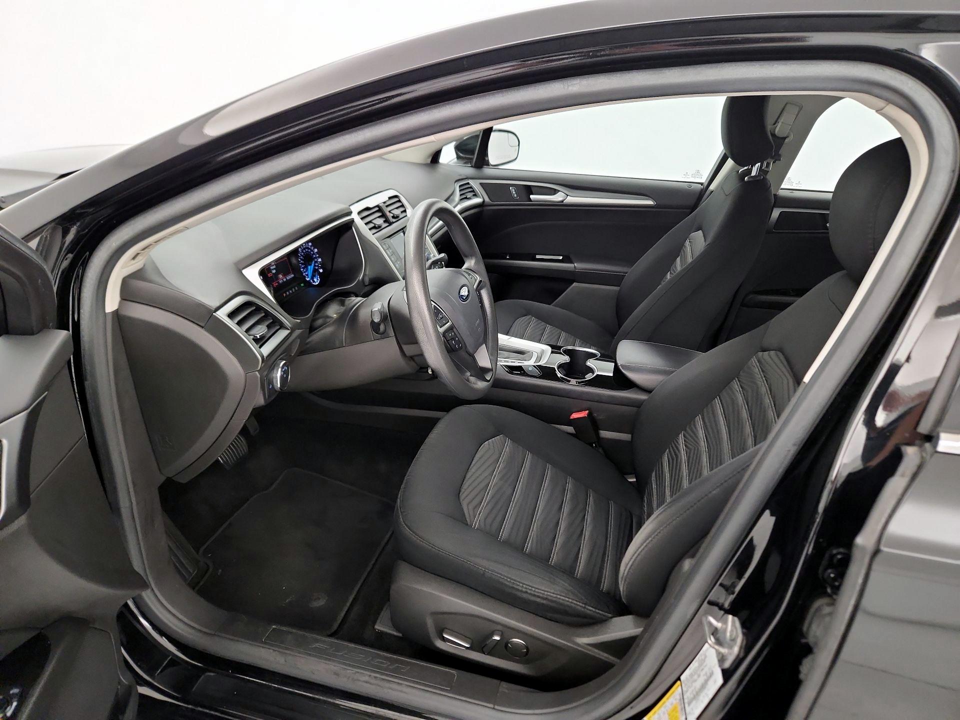 Thumbnail: 2016 Ford Fusion - 11