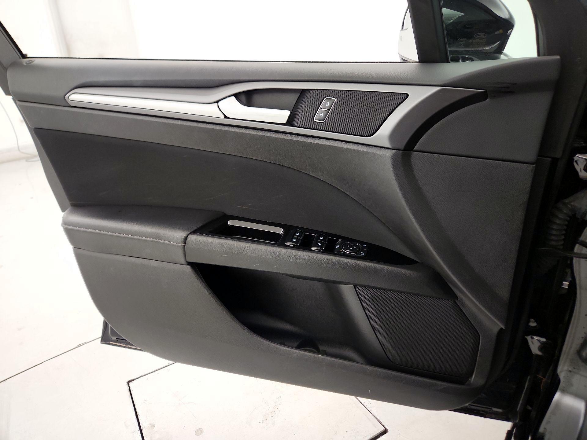 Thumbnail: 2016 Ford Fusion - 12