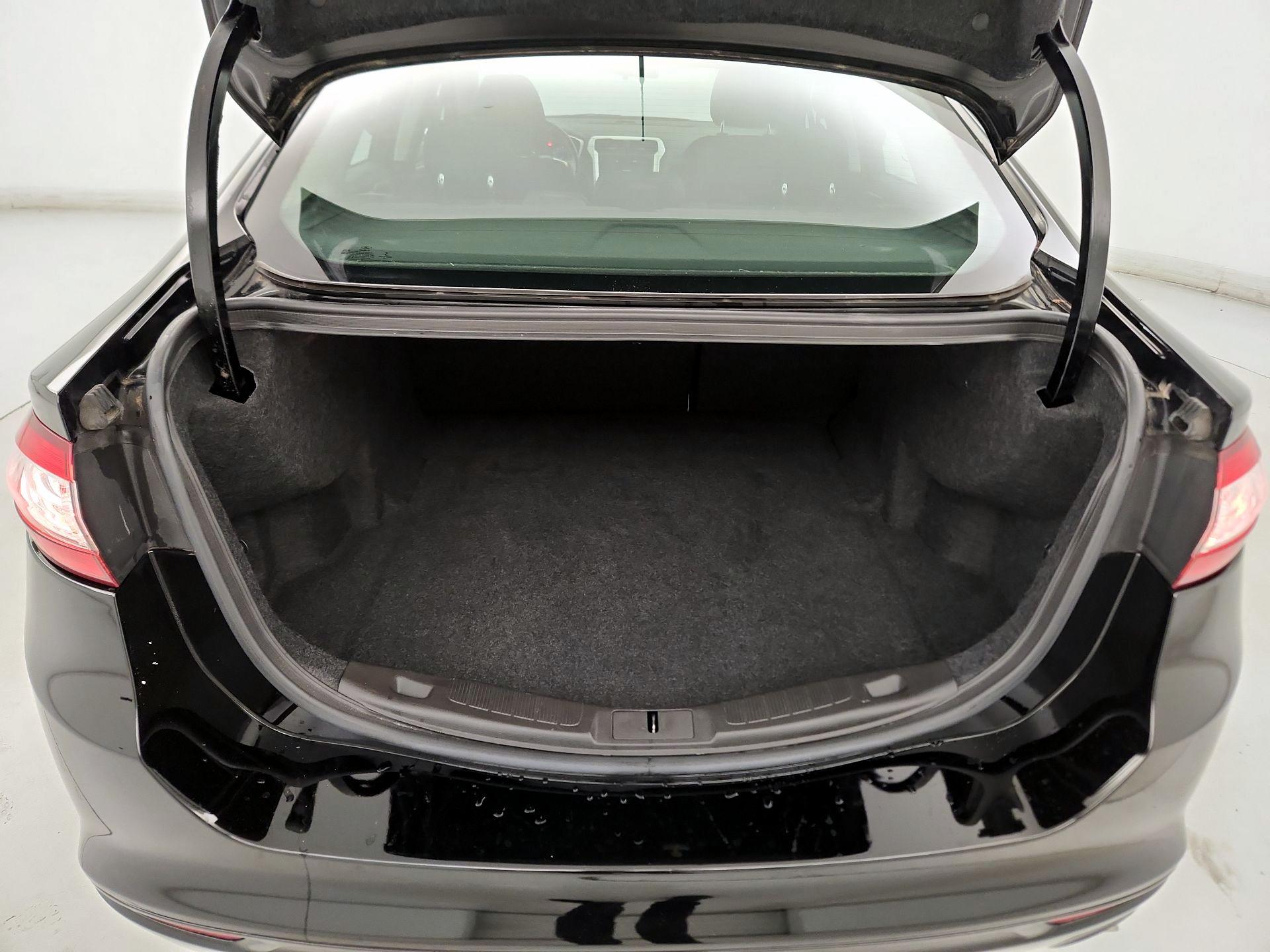 Thumbnail: 2016 Ford Fusion - 16