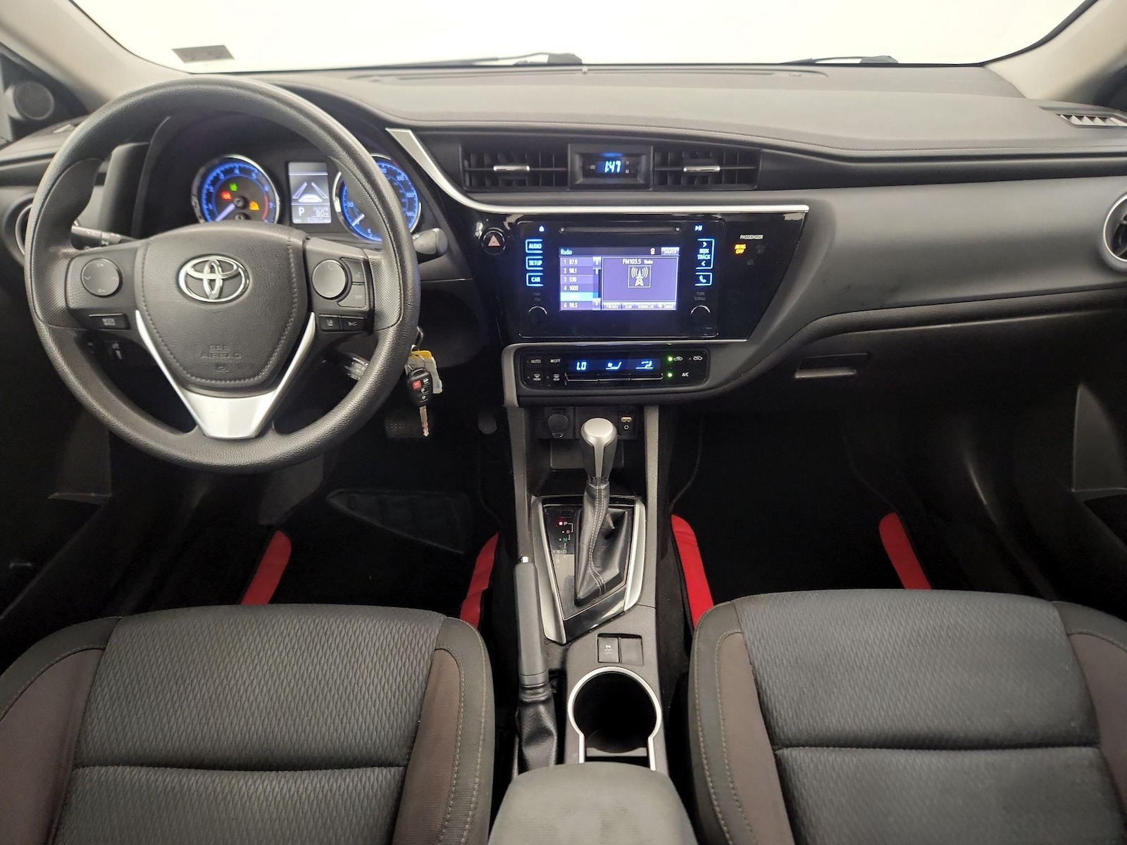 2017 Toyota Corolla LE - Photo 10