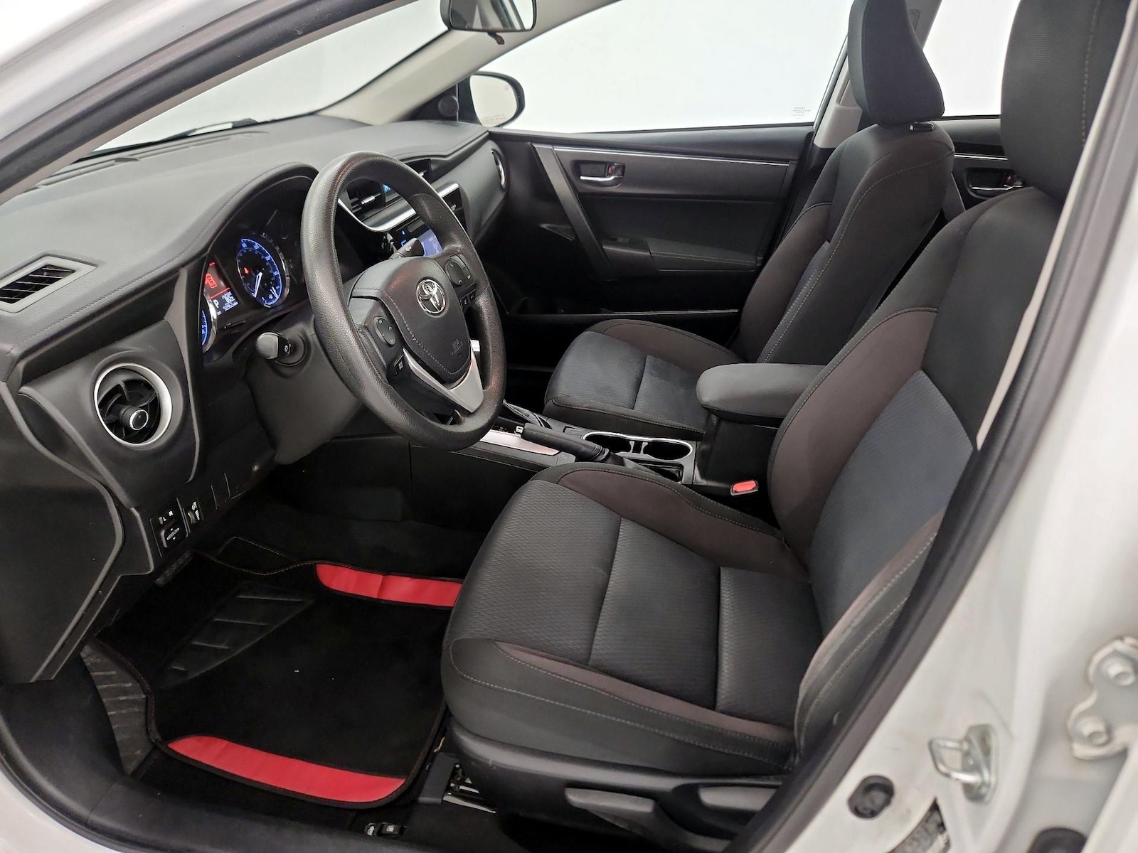 2017 Toyota Corolla LE - Photo 12