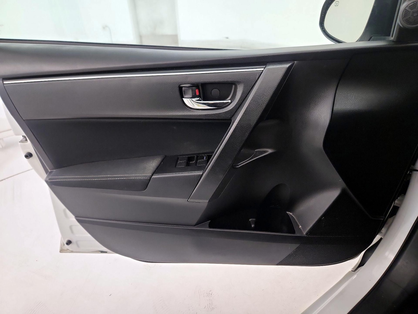 2017 Toyota Corolla LE - Photo 13