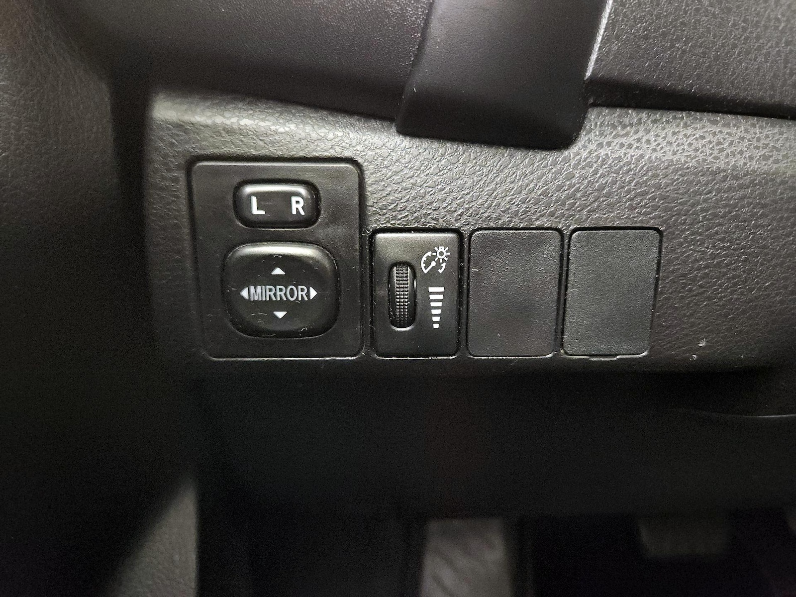2017 Toyota Corolla LE - Photo 14