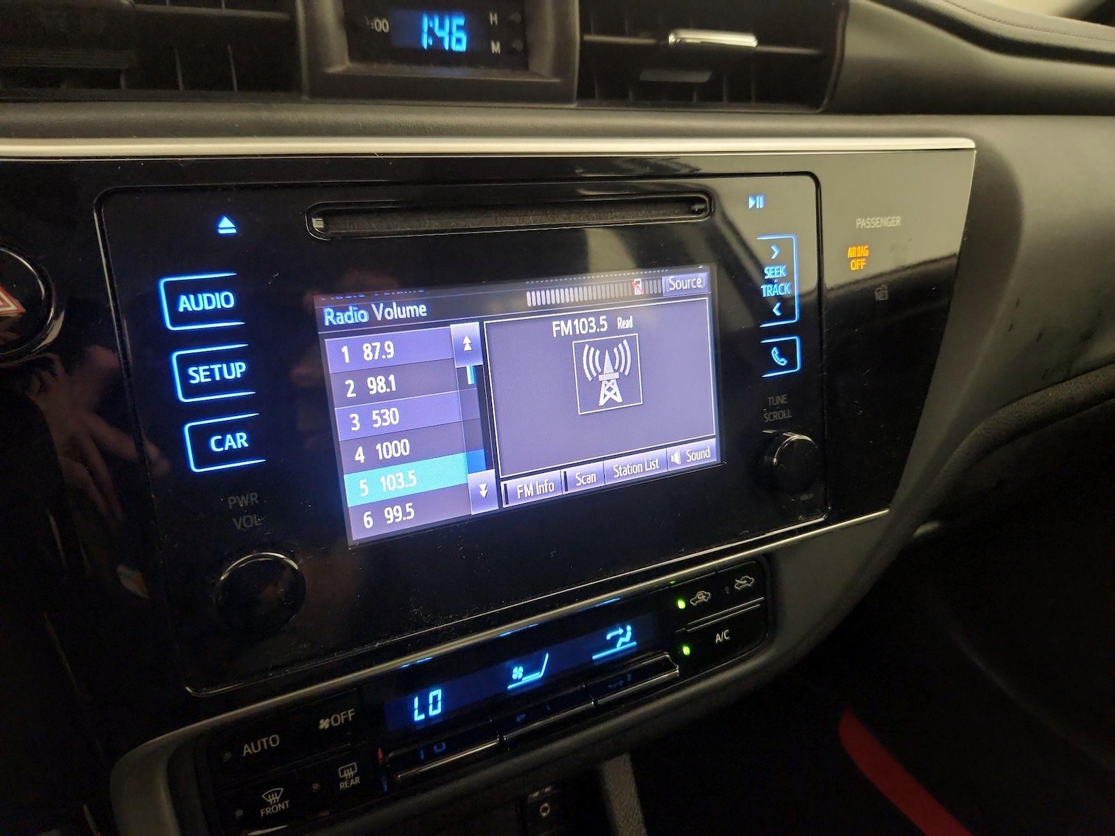 2017 Toyota Corolla LE - Photo 16