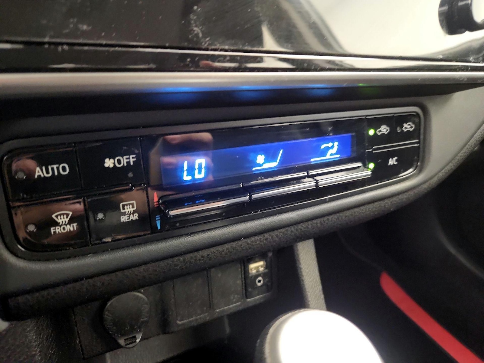 2017 Toyota Corolla LE - Photo 17