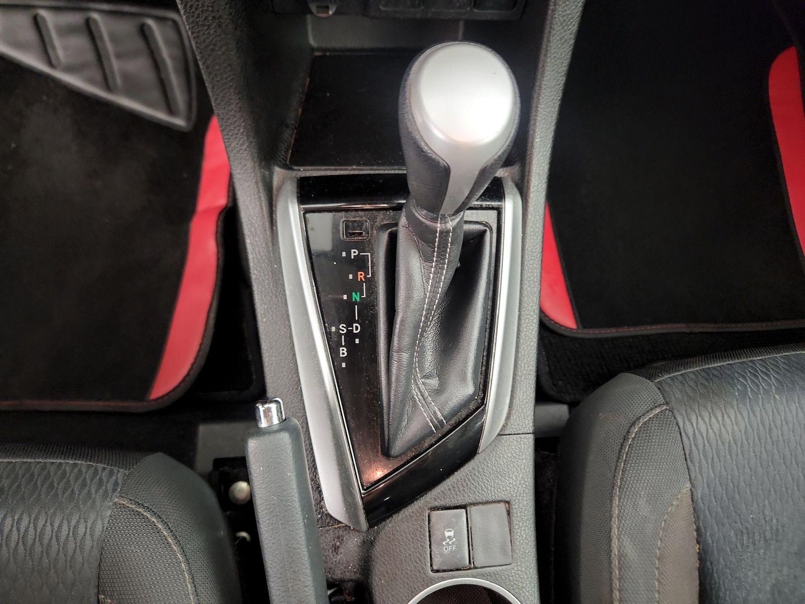 2017 Toyota Corolla LE - Photo 18