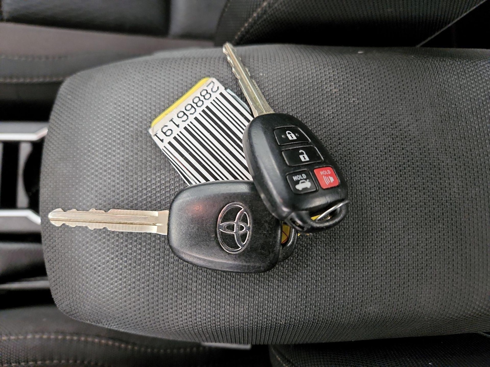 2017 Toyota Corolla LE - Photo 23