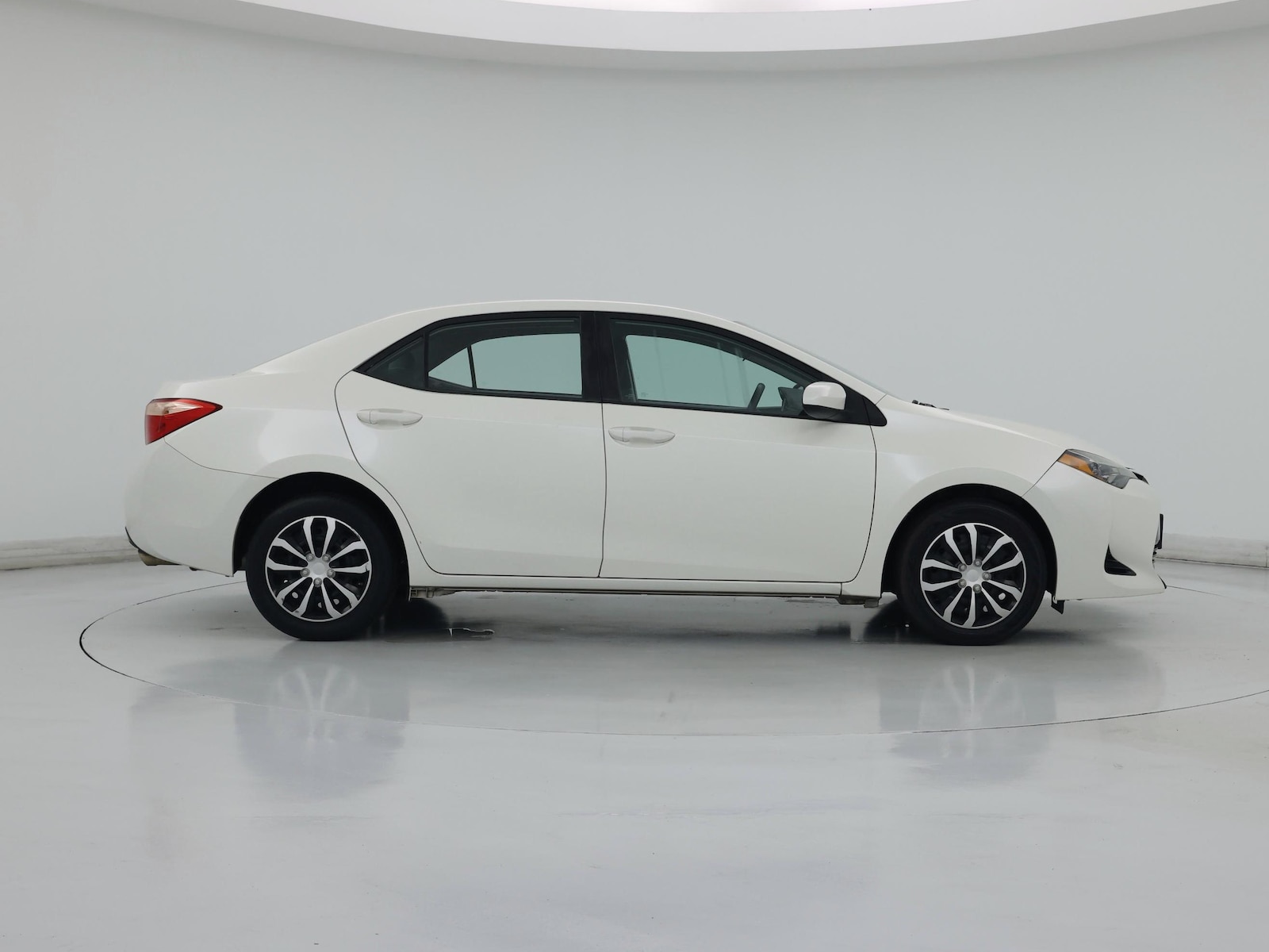 2017 Toyota Corolla LE - Photo 8