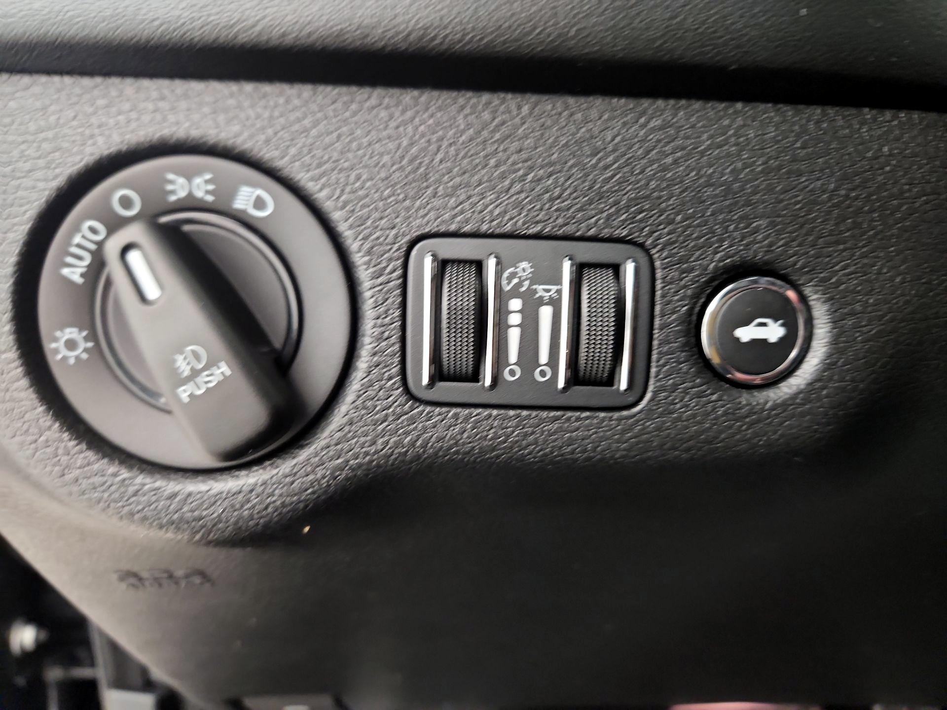 Thumbnail: 2019 Dodge Charger - 13