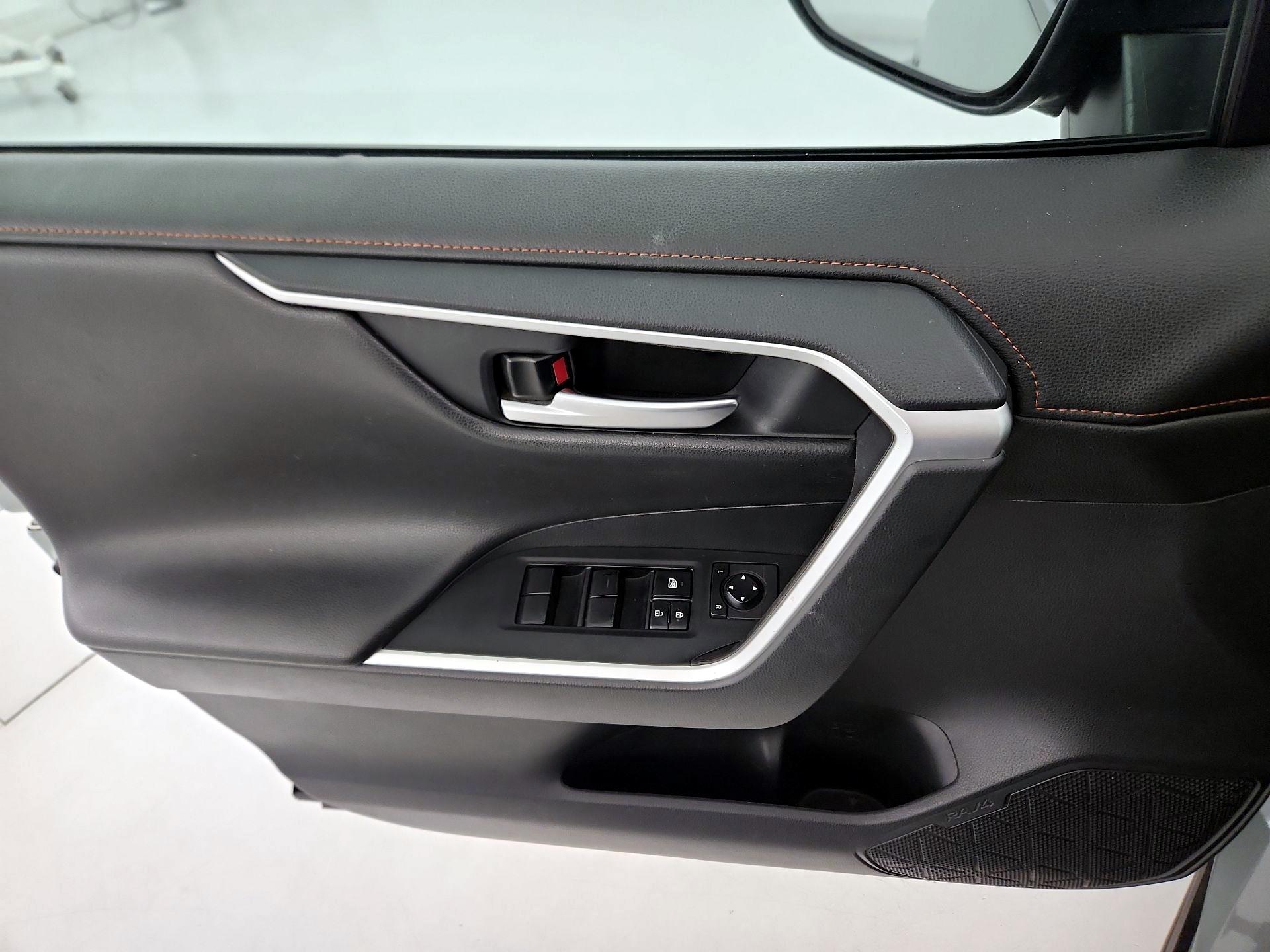 Thumbnail: 2019 Toyota RAV4 - 12