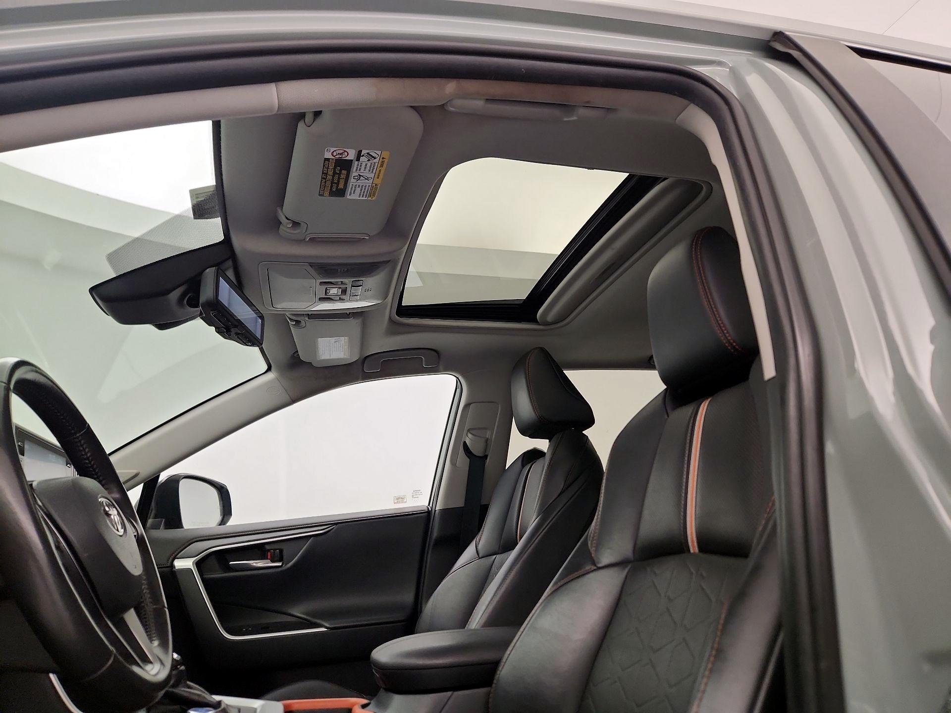 Thumbnail: 2019 Toyota RAV4 - 19