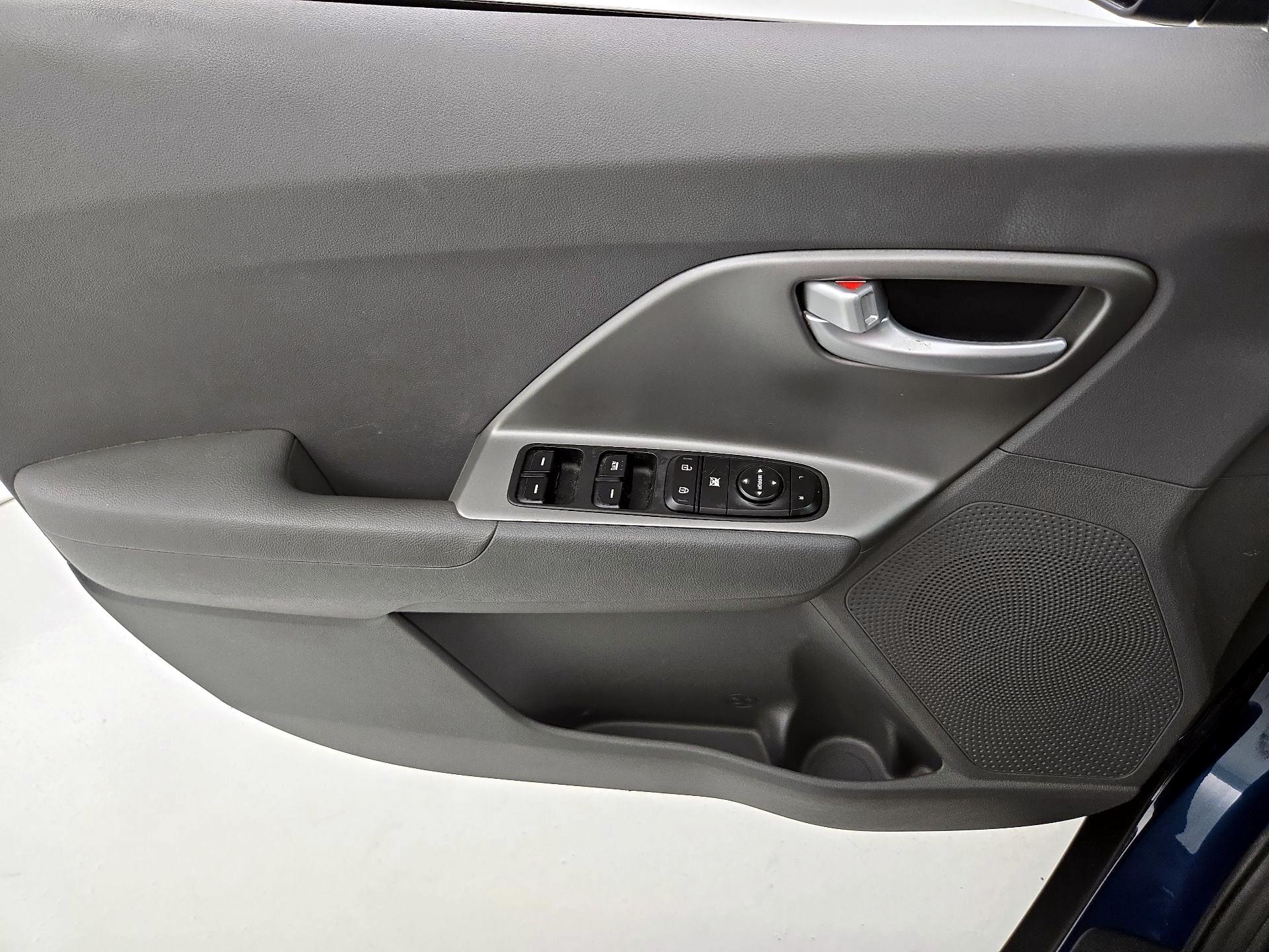 Thumbnail: 2019 Kia Niro - 12