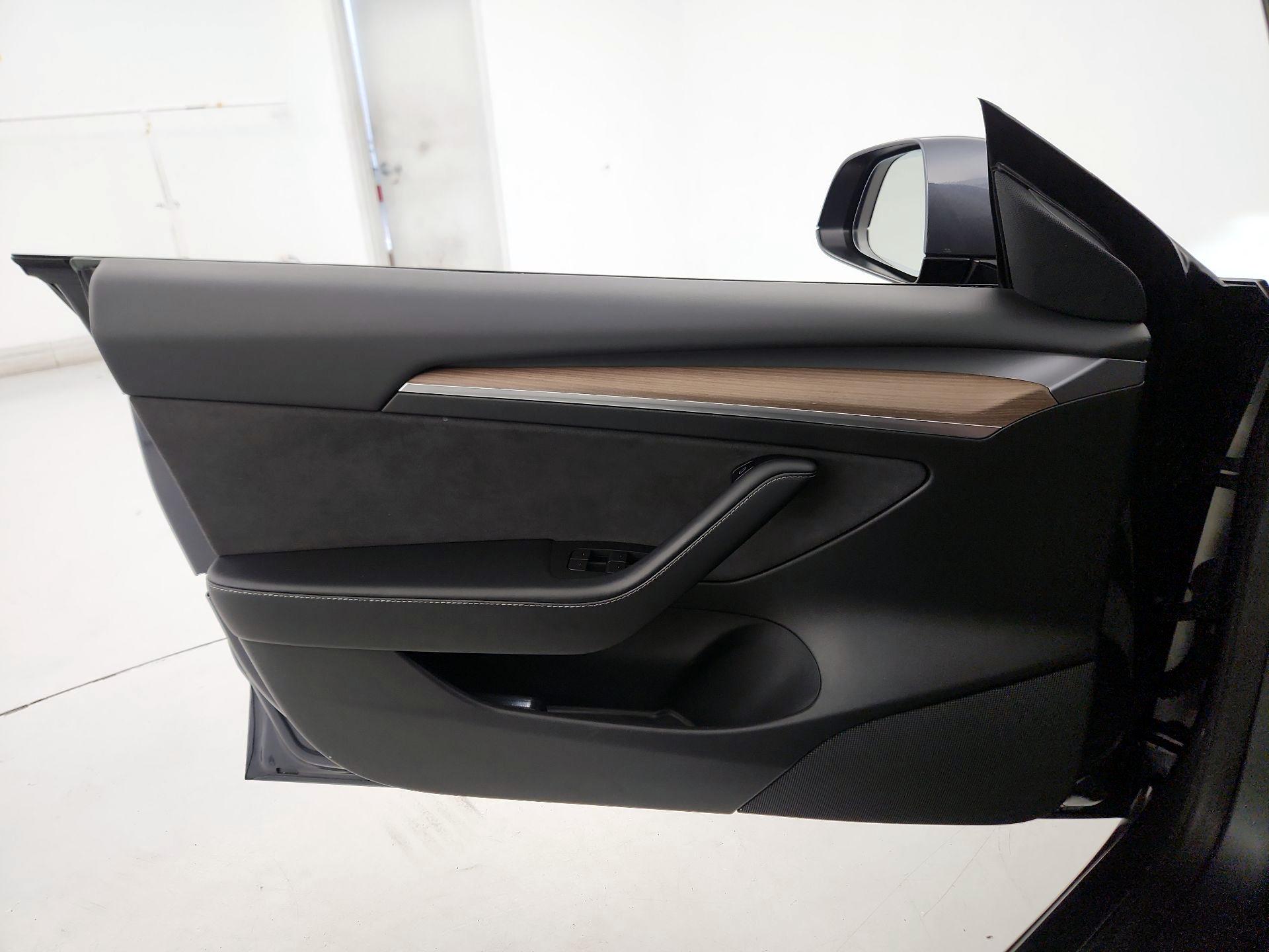 Thumbnail: 2021 Tesla Model 3 - 12