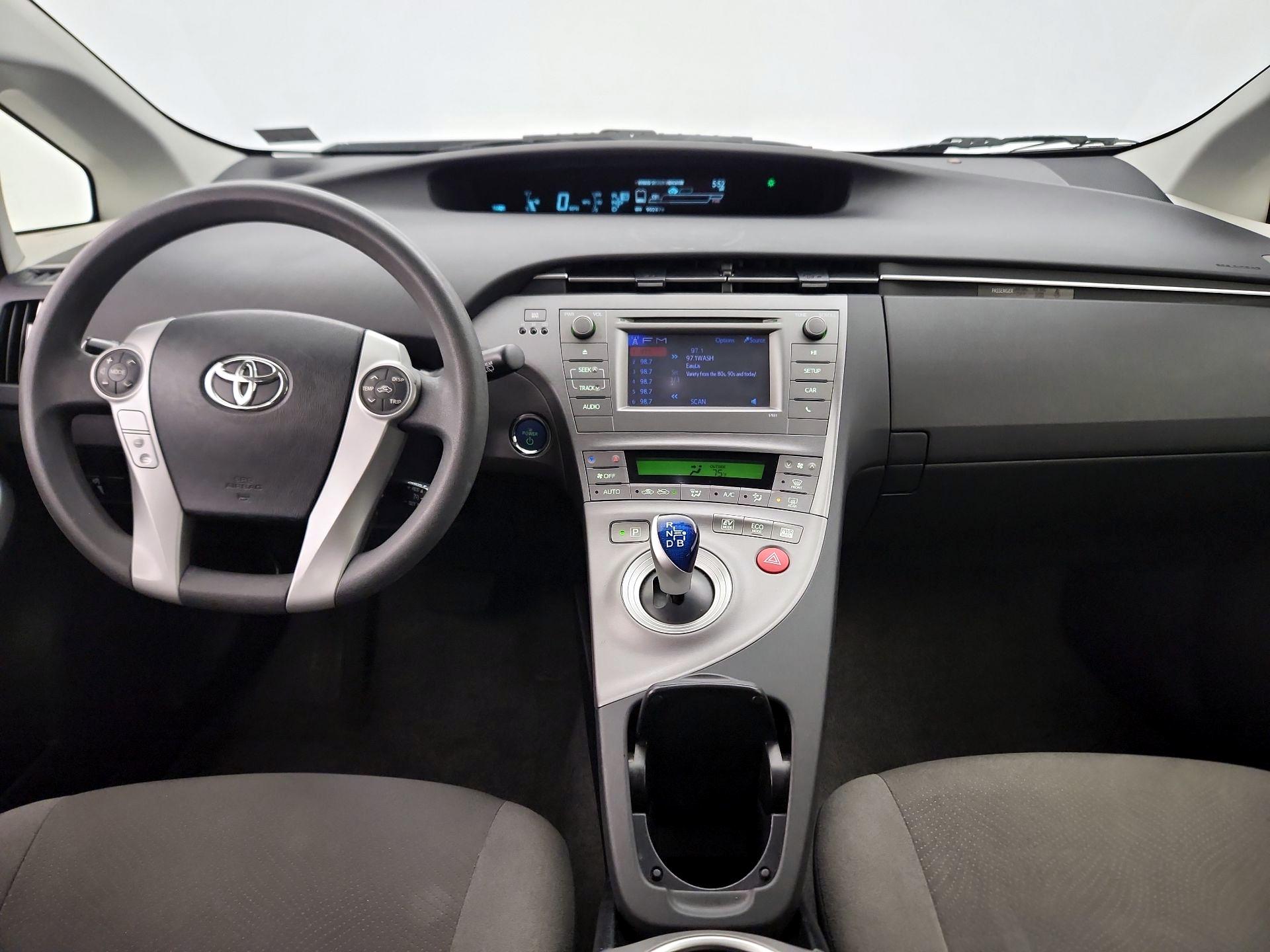 Thumbnail: 2015 Toyota Prius - 9