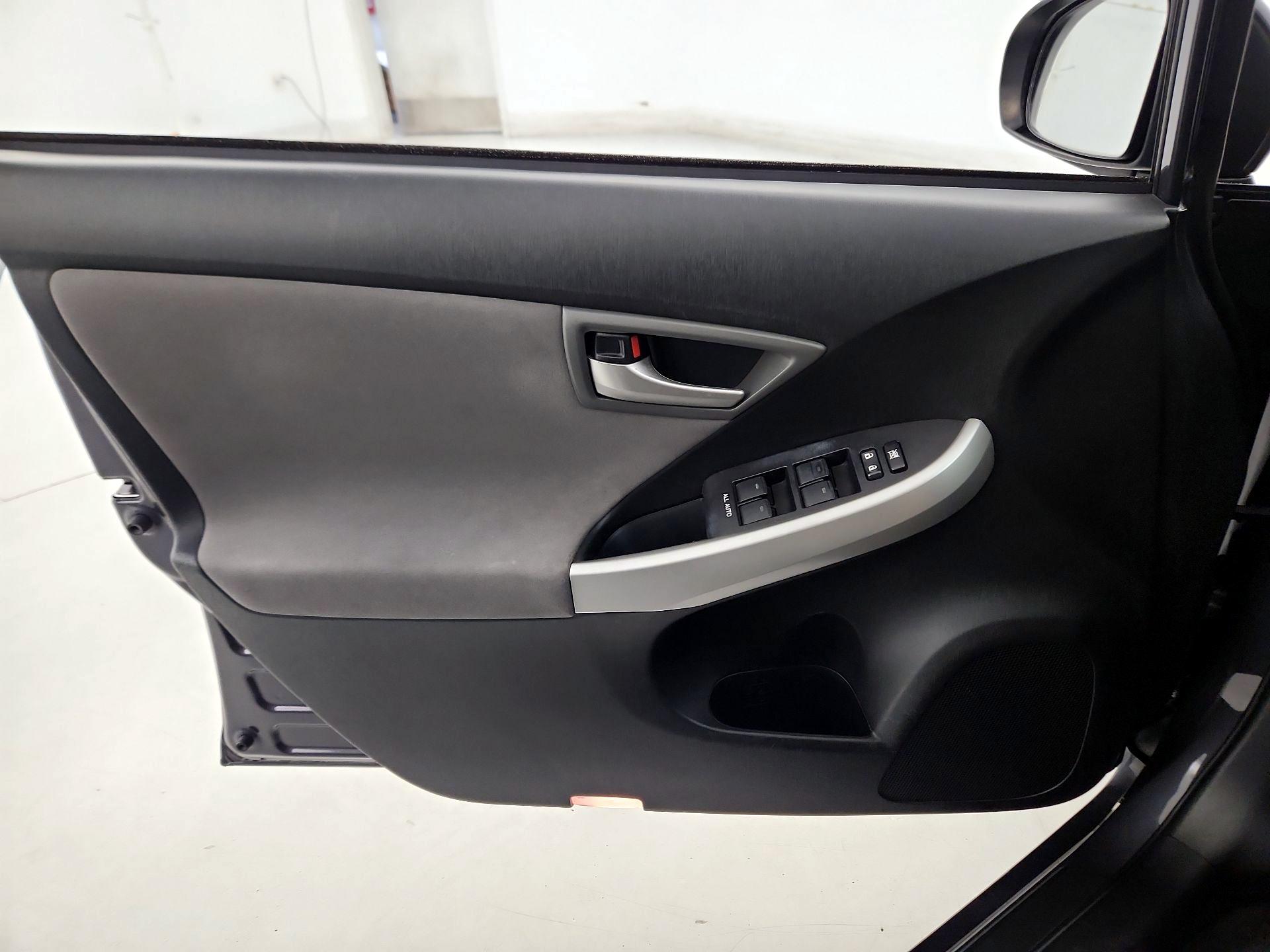 Thumbnail: 2015 Toyota Prius - 12