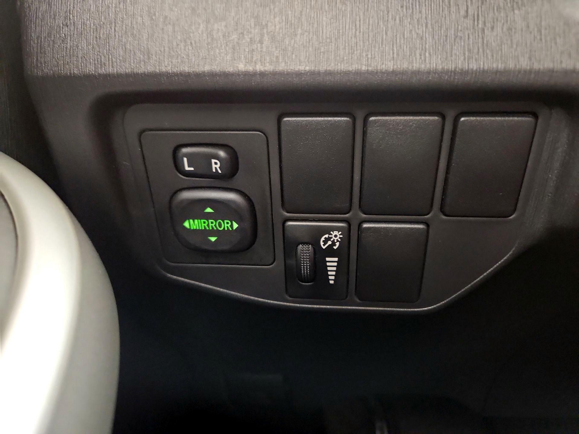 Thumbnail: 2015 Toyota Prius - 13