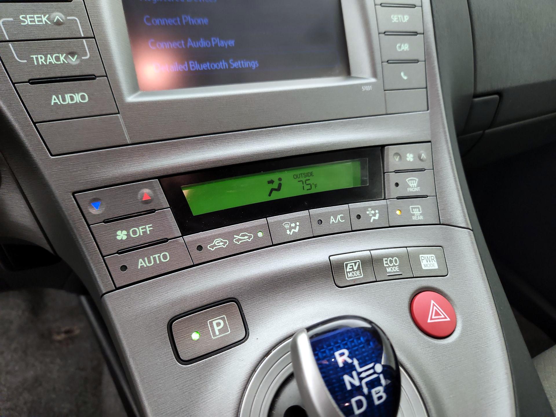 Thumbnail: 2015 Toyota Prius - 16