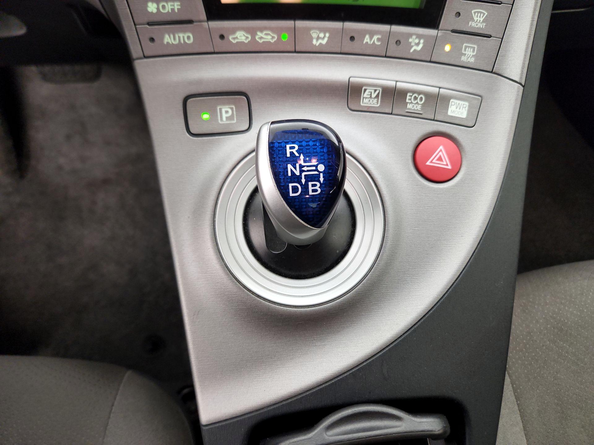 Thumbnail: 2015 Toyota Prius - 17