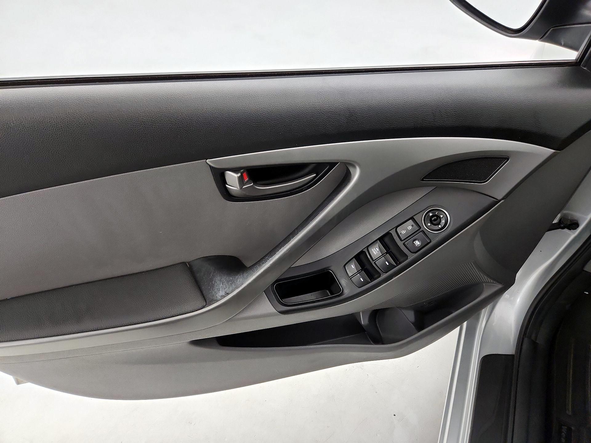 Thumbnail: 2016 Hyundai Elantra - 12