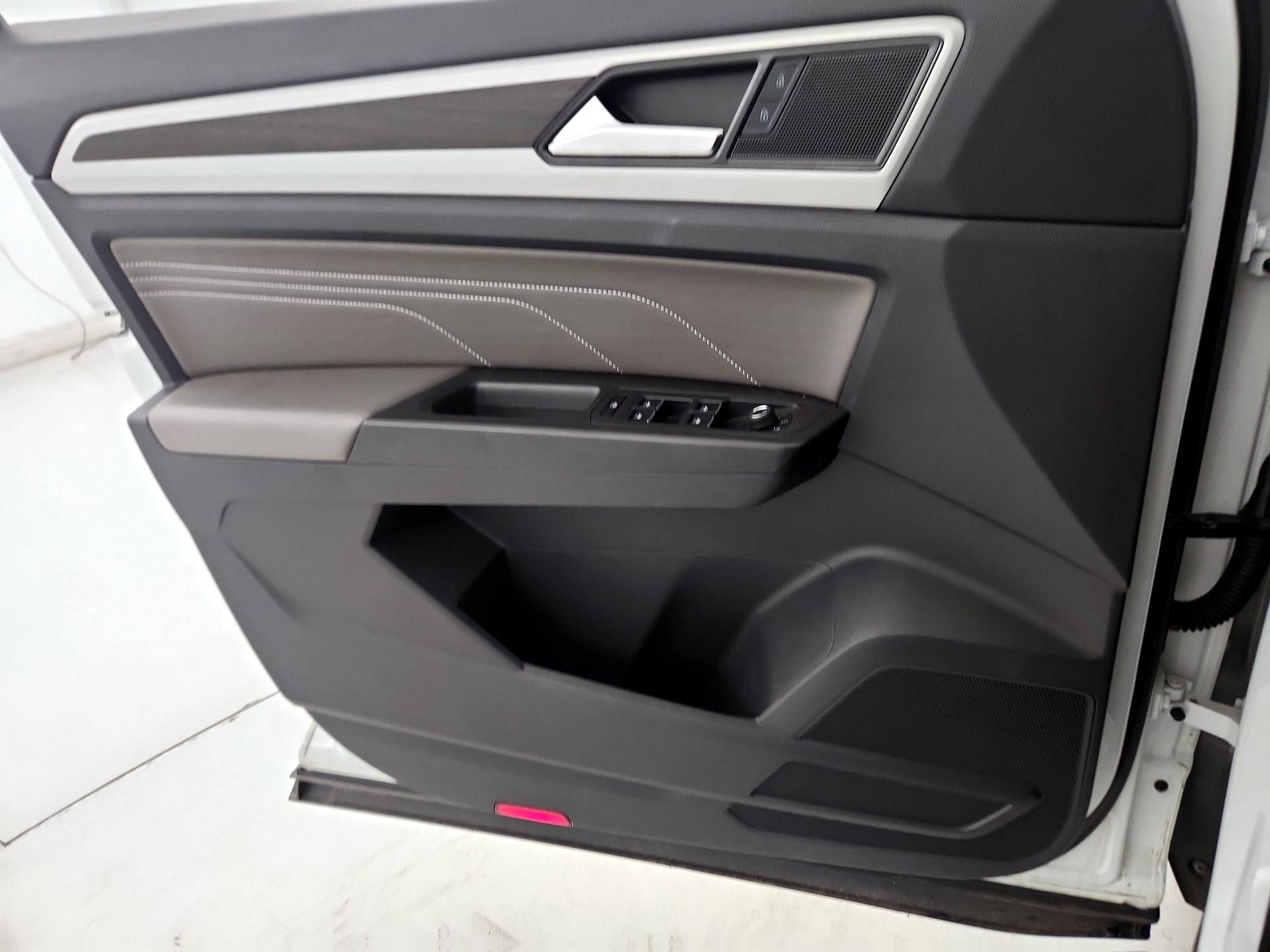 Thumbnail: 2022 Volkswagen Atlas - 12