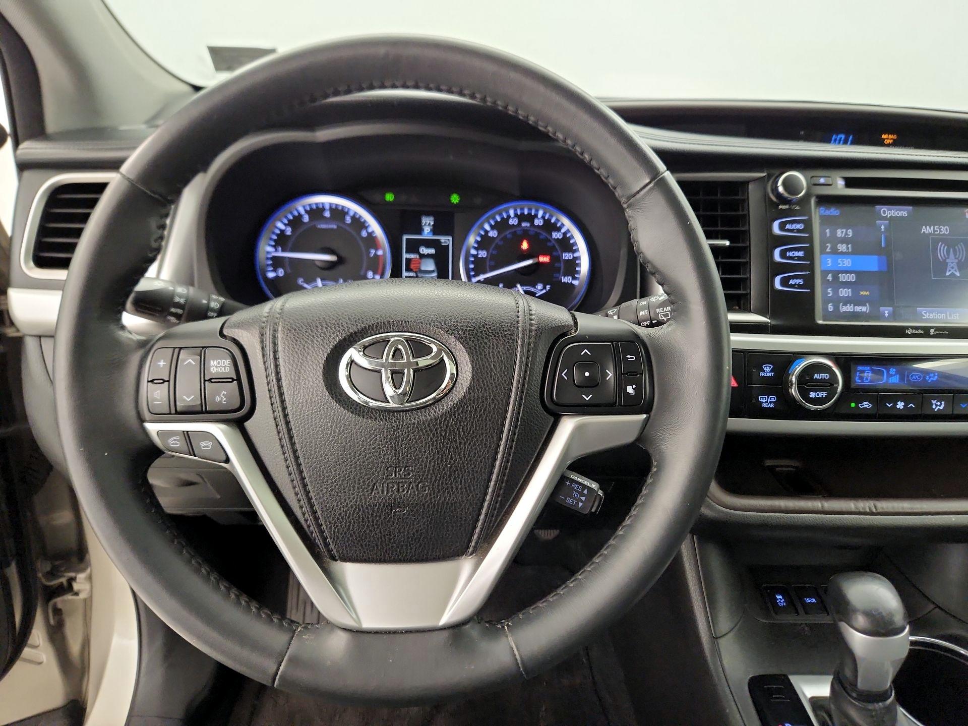 Thumbnail: 2015 Toyota Highlander - 10