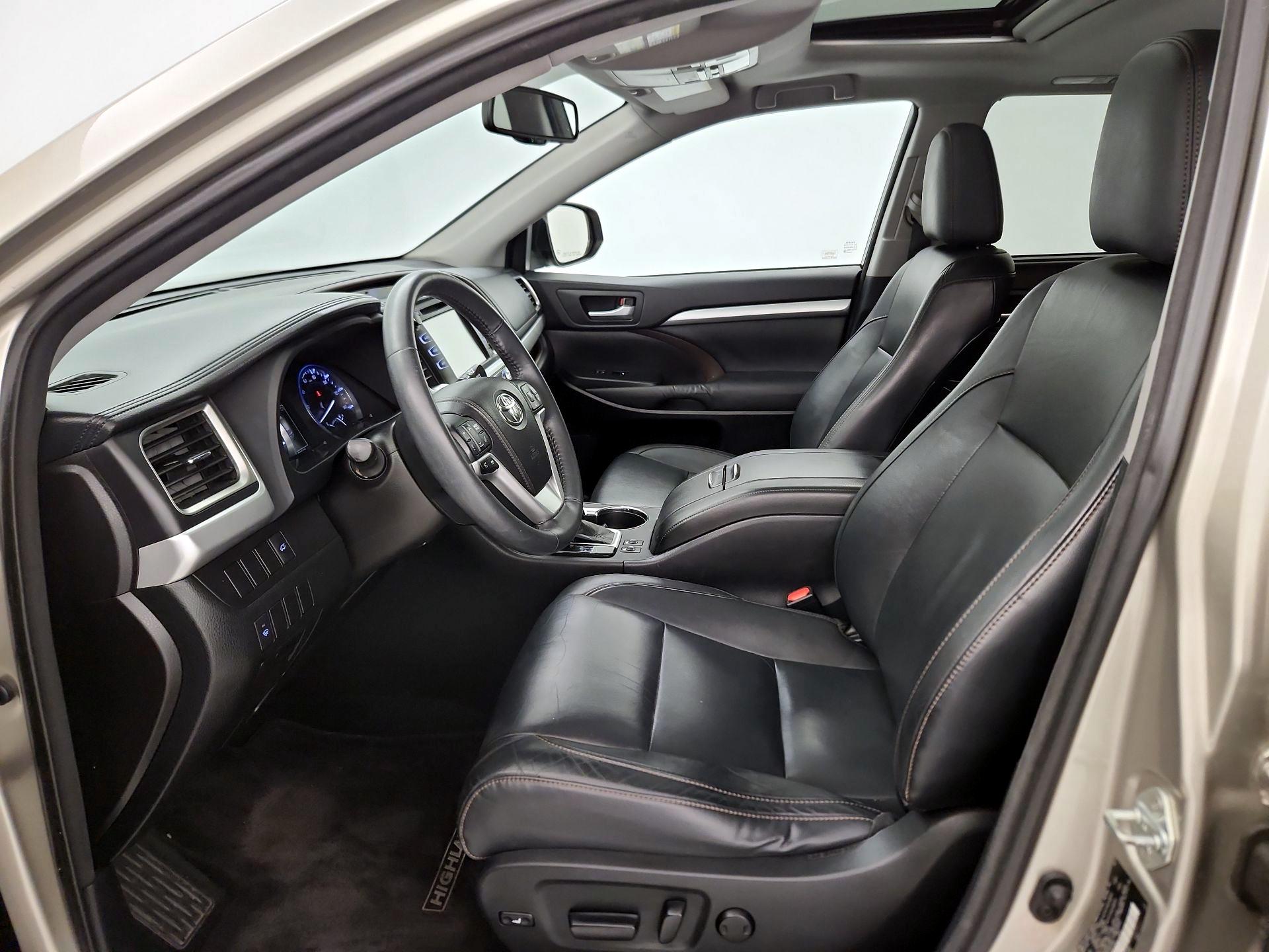 Thumbnail: 2015 Toyota Highlander - 11
