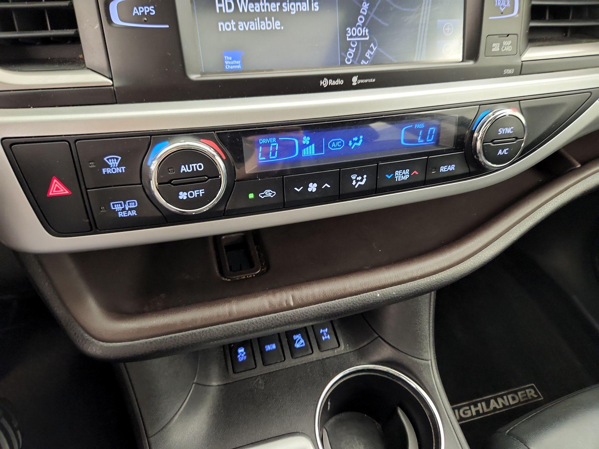Thumbnail: 2015 Toyota Highlander - 17